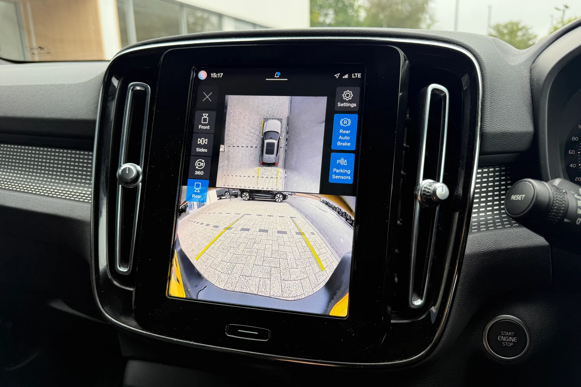Volvo XC40 thumbnail image number 4