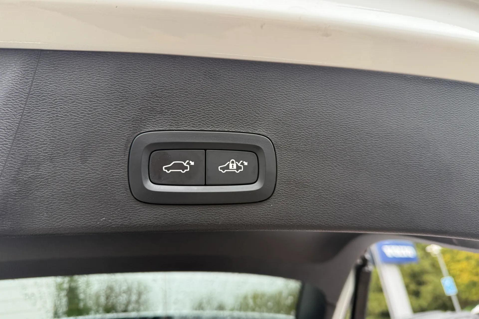Volvo XC40 thumbnail image number 23