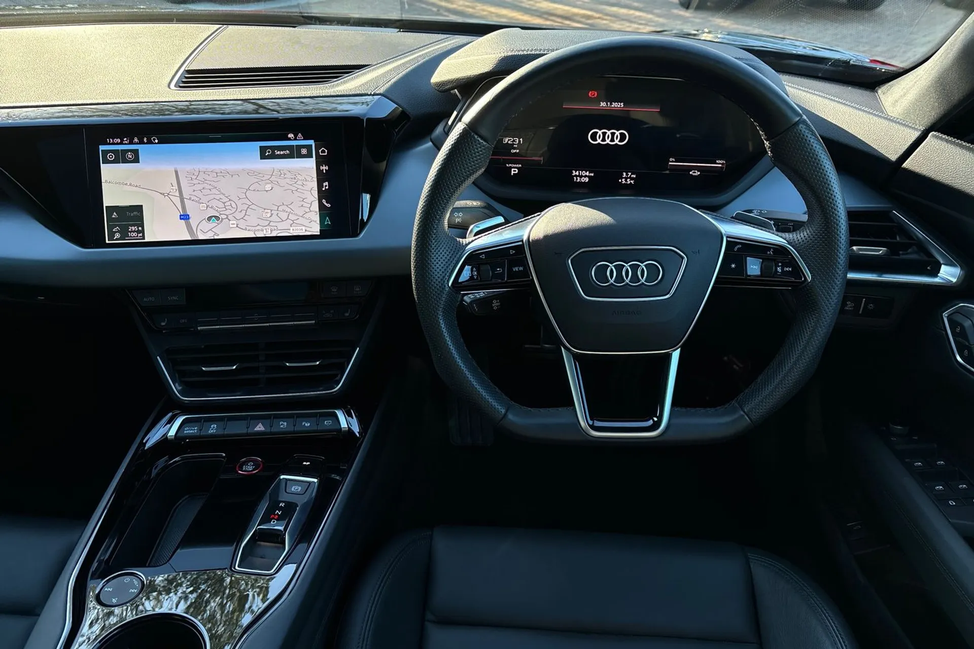 Audi e-tron GT thumbnail image number 35