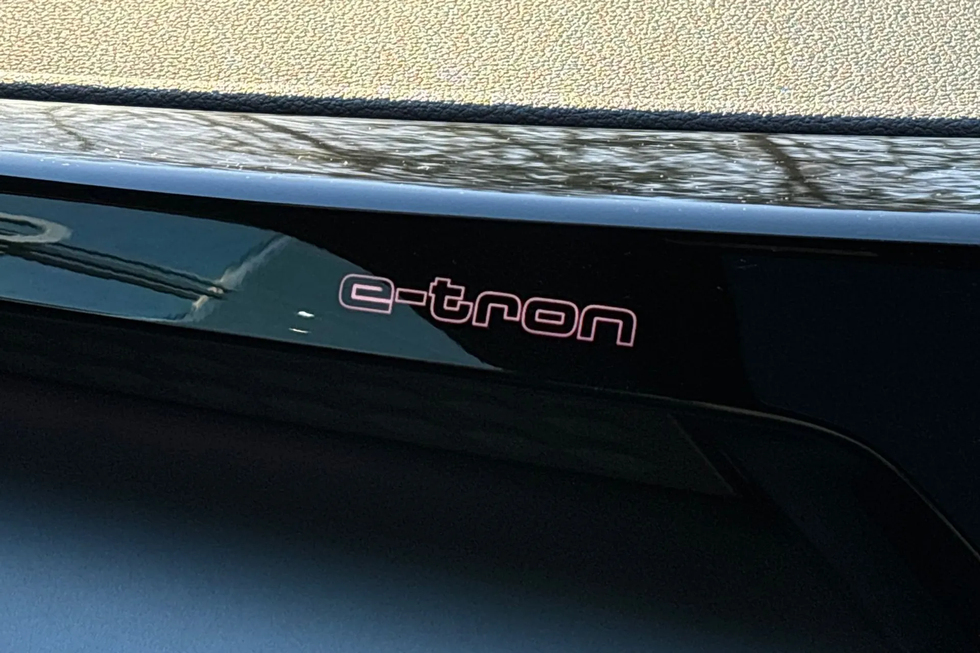 Audi e-tron GT thumbnail image number 46