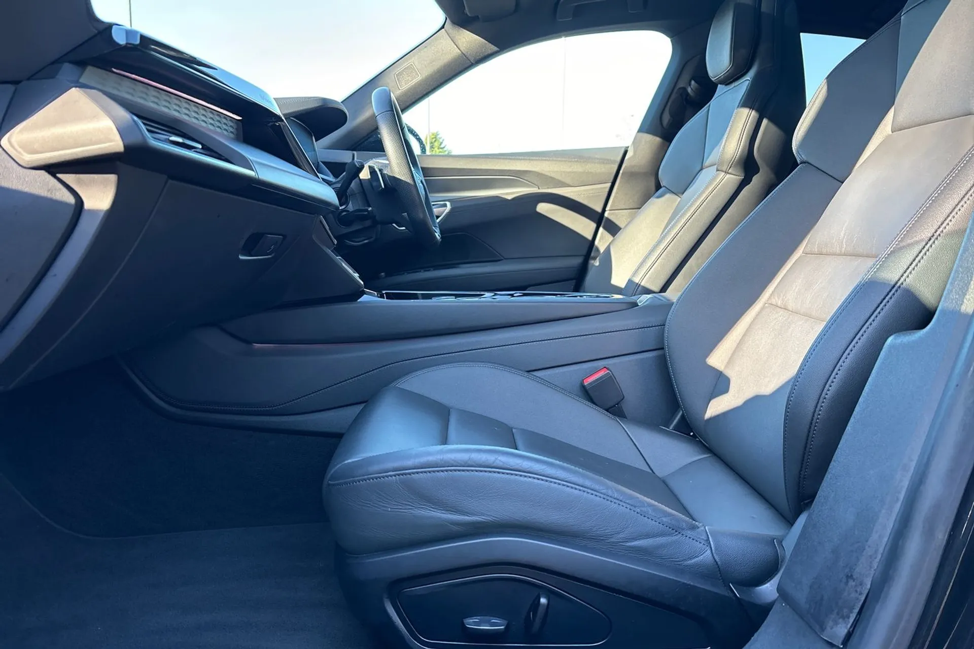 Audi e-tron GT thumbnail image number 28