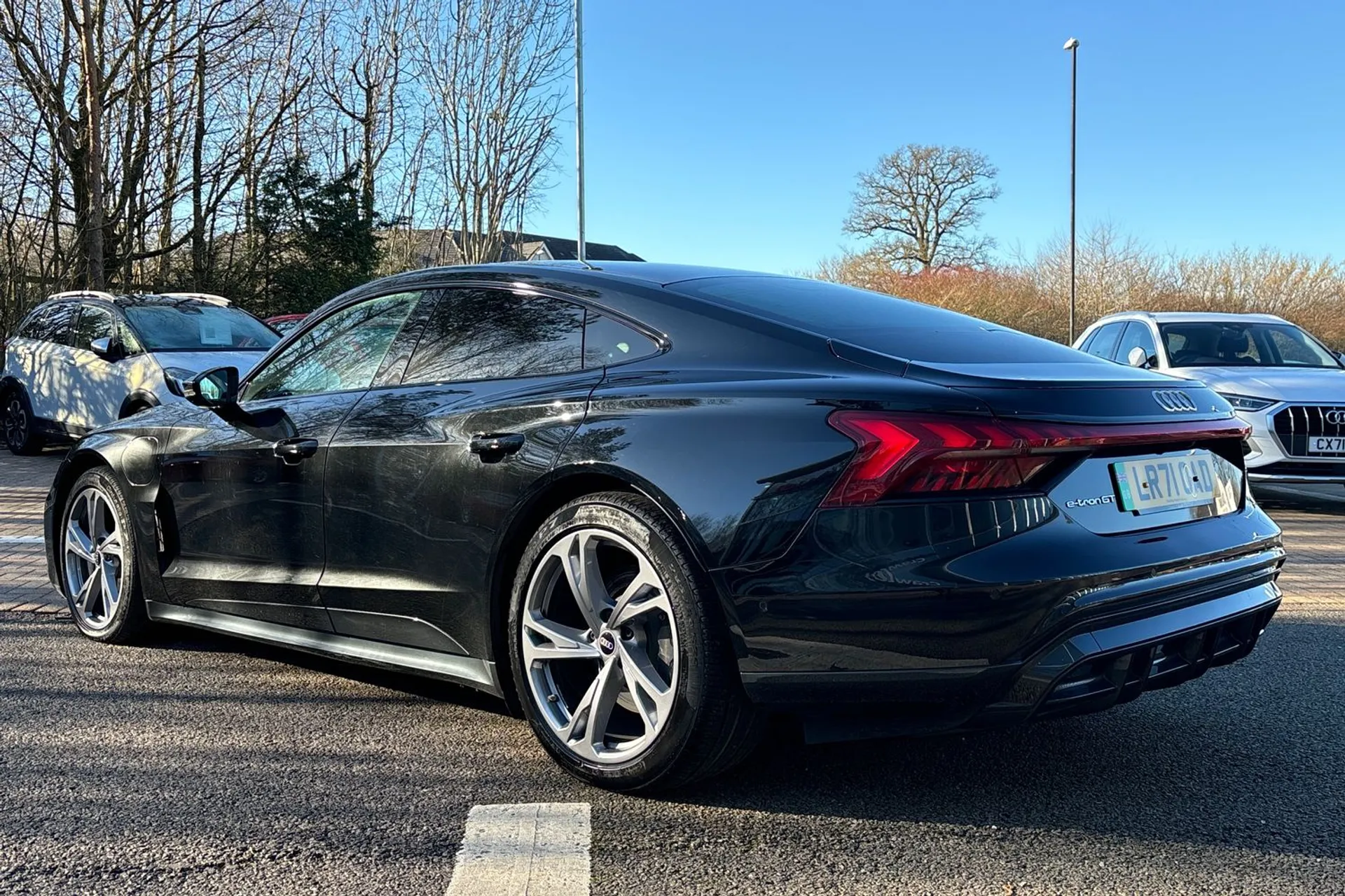 Audi e-tron GT thumbnail image number 9