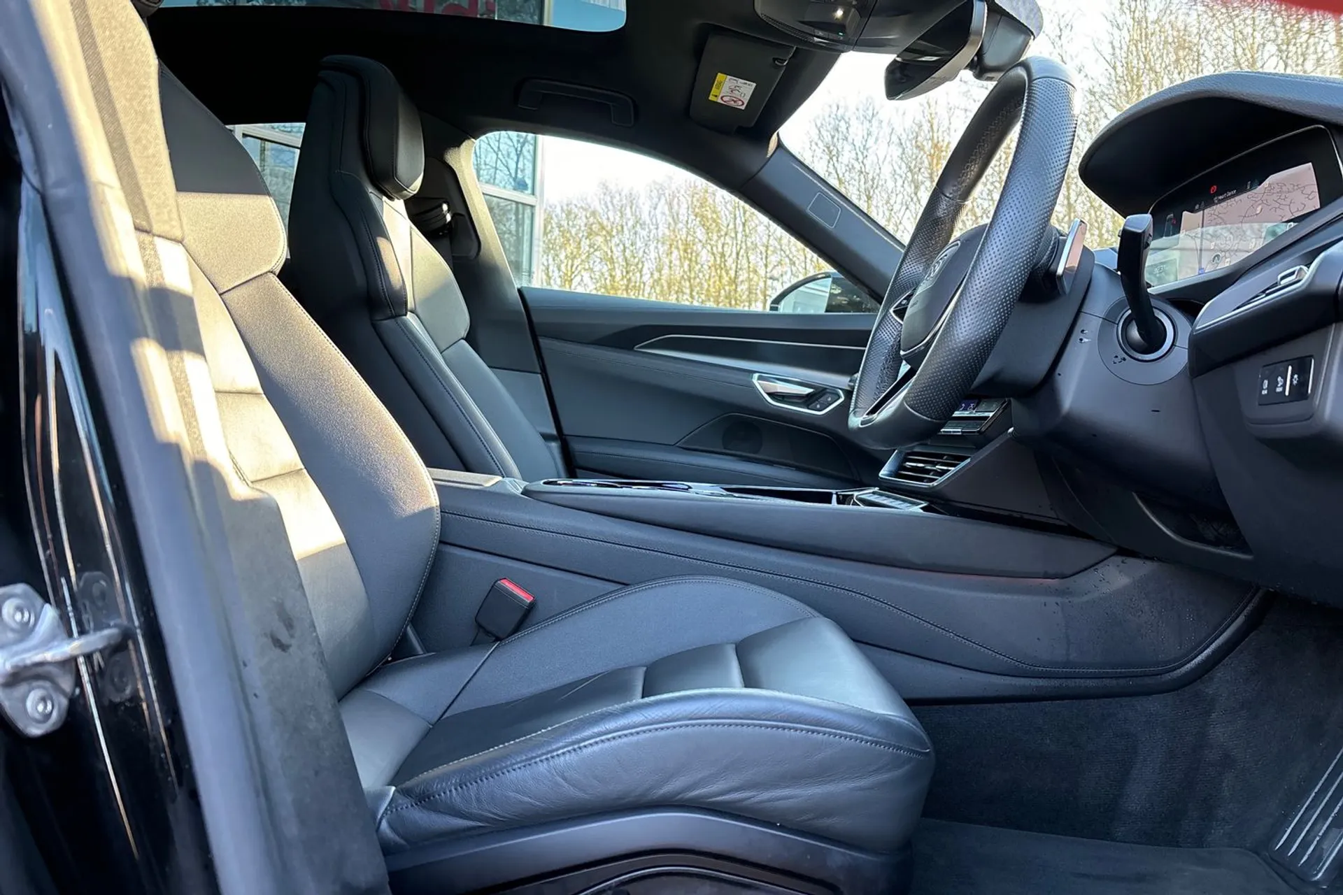 Audi e-tron GT thumbnail image number 25