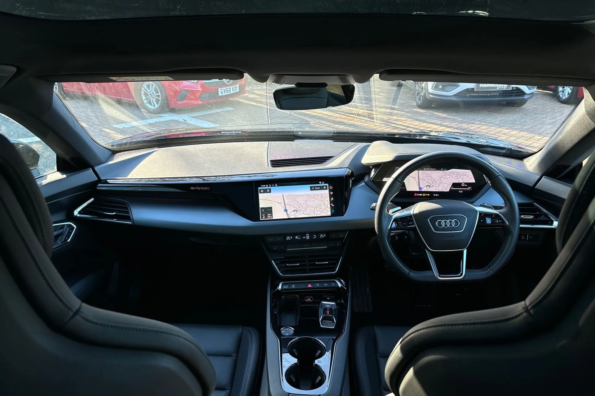 Audi e-tron GT thumbnail image number 32
