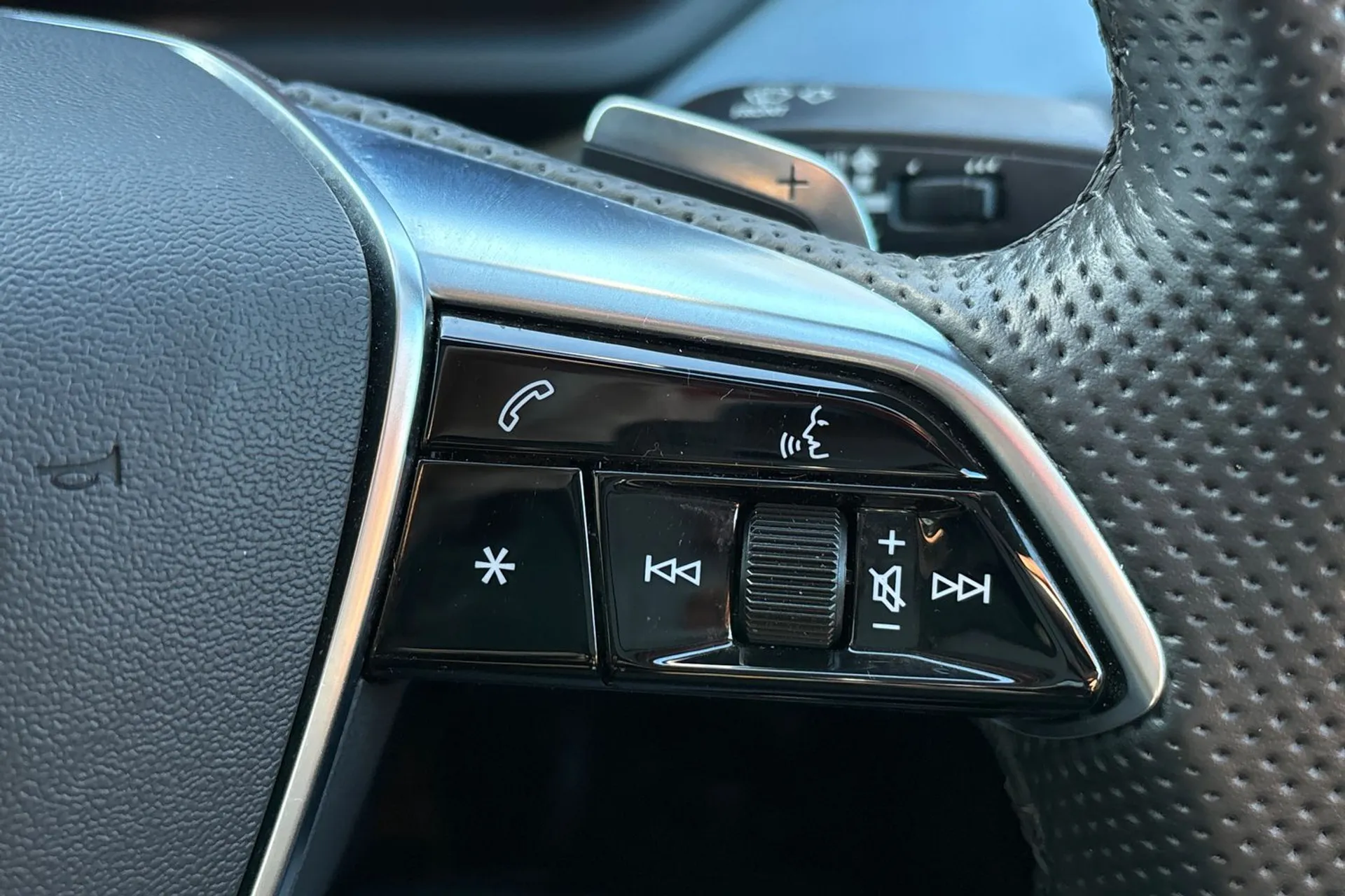 Audi e-tron GT thumbnail image number 38