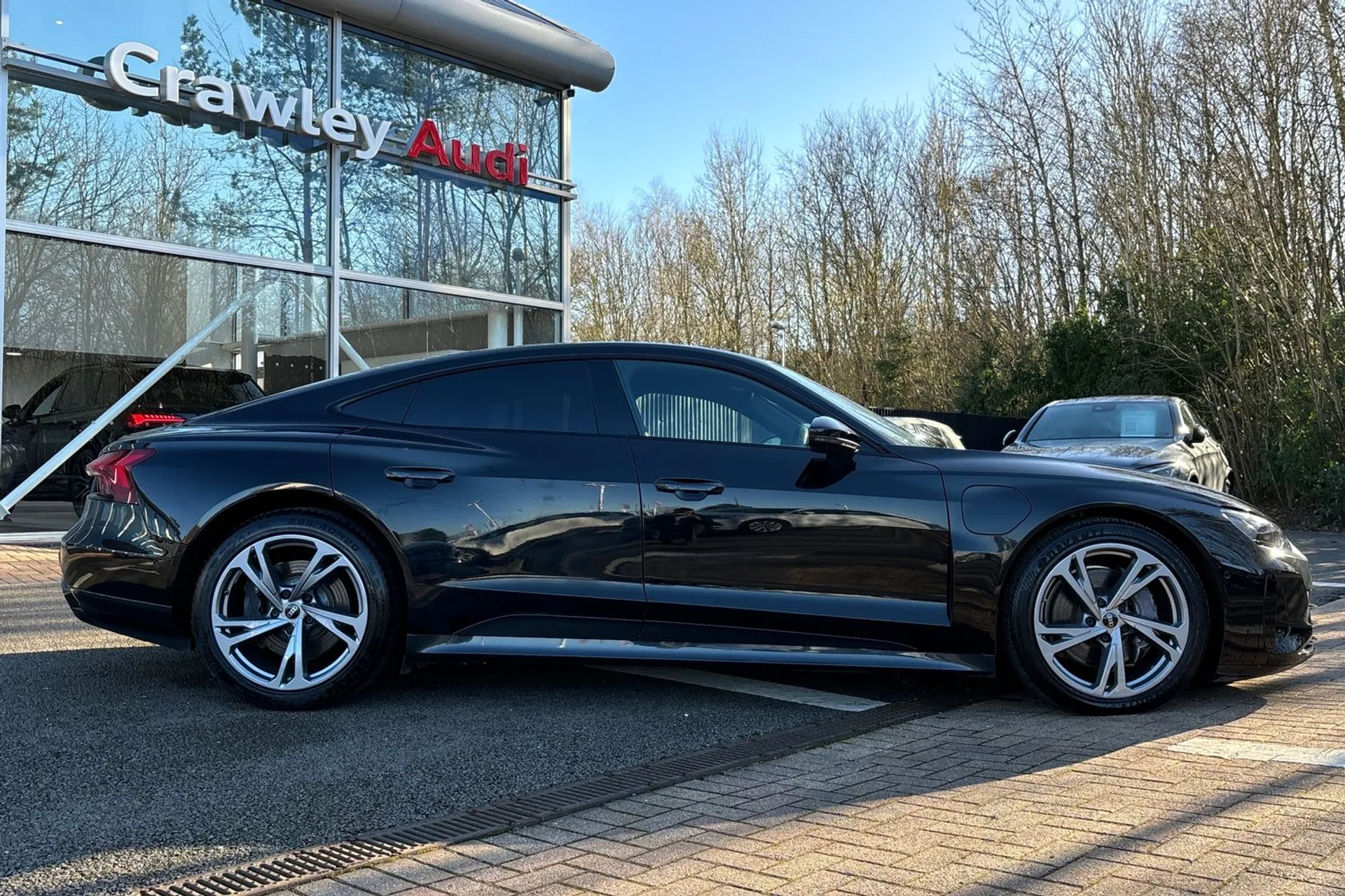 Audi e-tron GT thumbnail image number 2