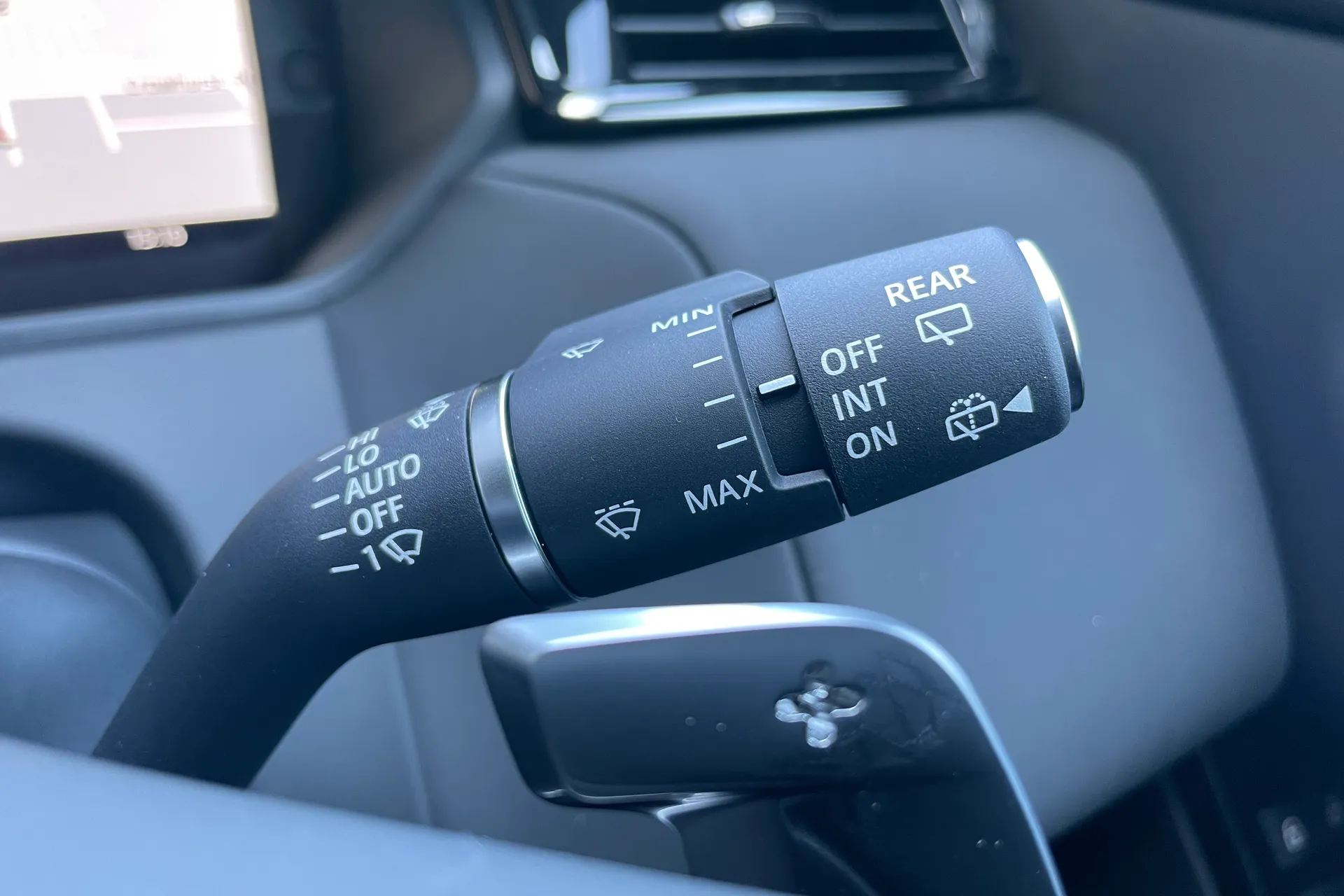 LAND ROVER RANGE ROVER VELAR thumbnail image number 57
