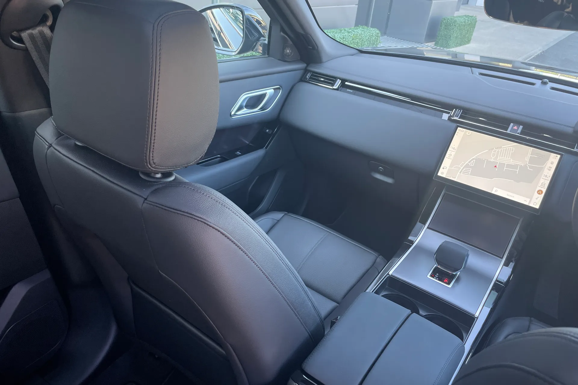 LAND ROVER RANGE ROVER VELAR thumbnail image number 44
