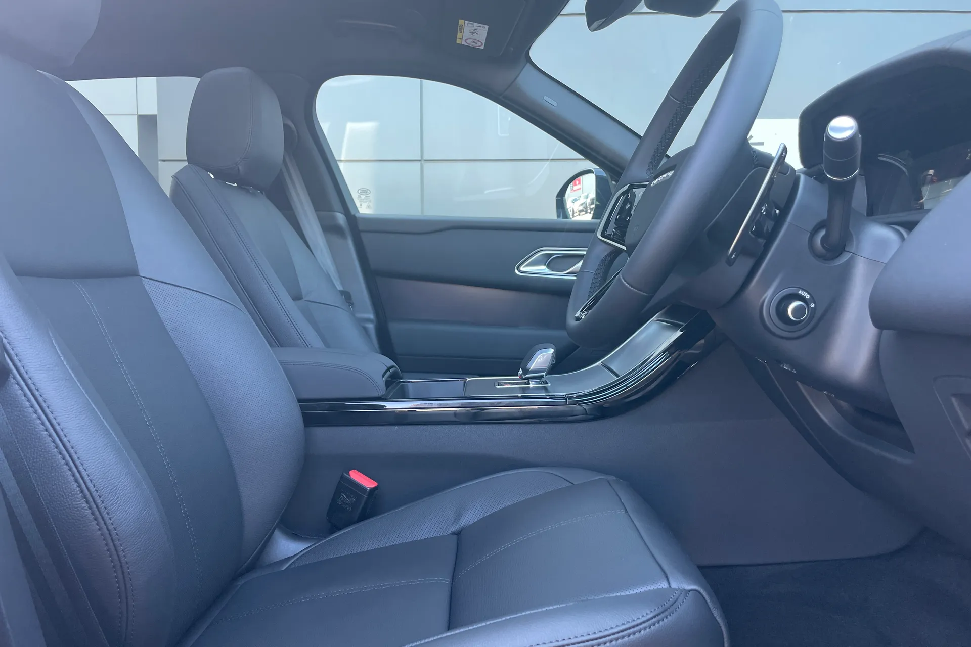 LAND ROVER RANGE ROVER VELAR thumbnail image number 16