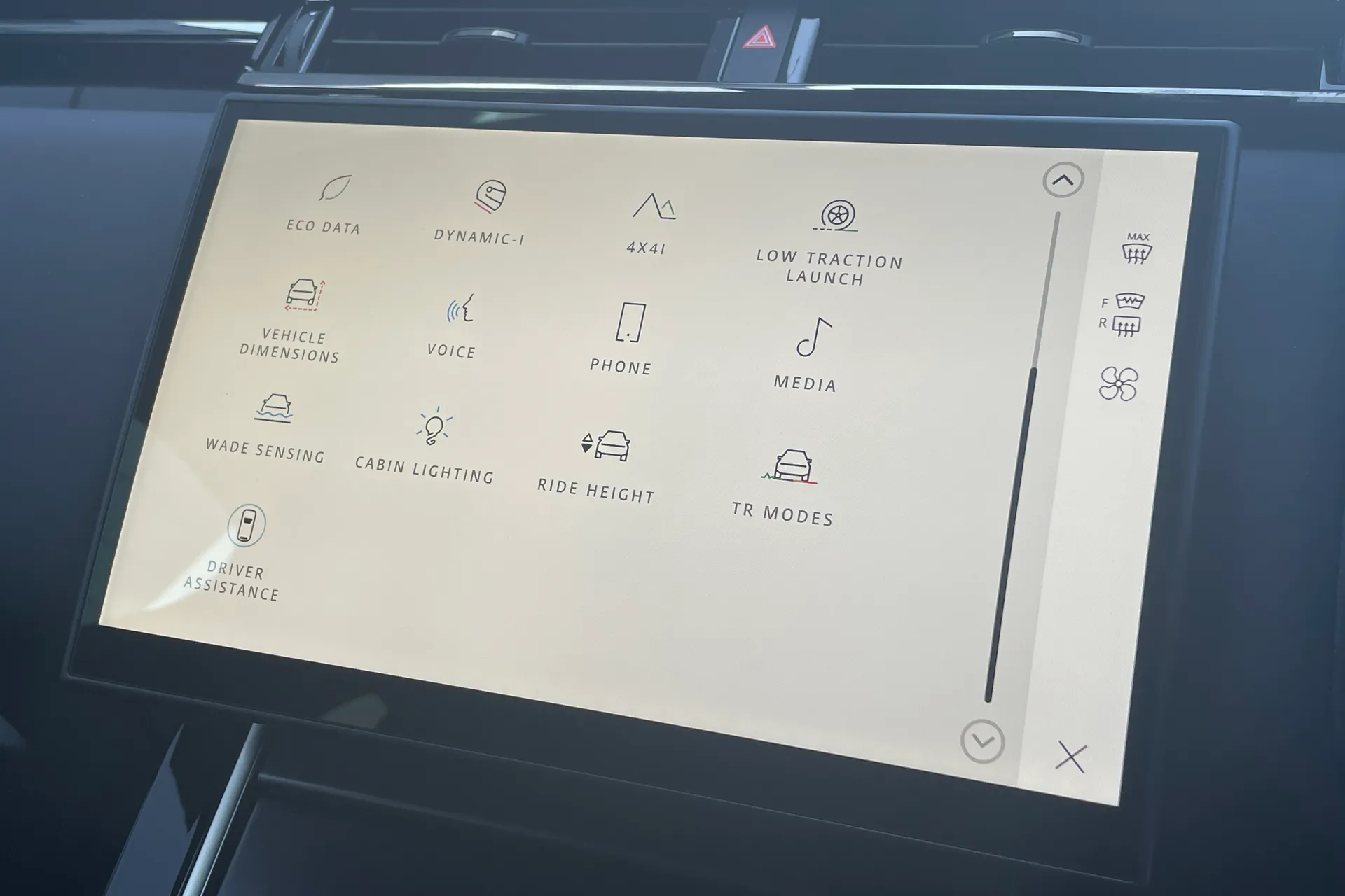 LAND ROVER RANGE ROVER VELAR thumbnail image number 36