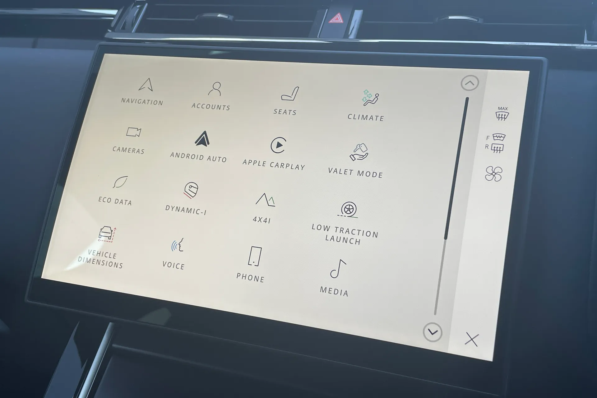 LAND ROVER RANGE ROVER VELAR thumbnail image number 35