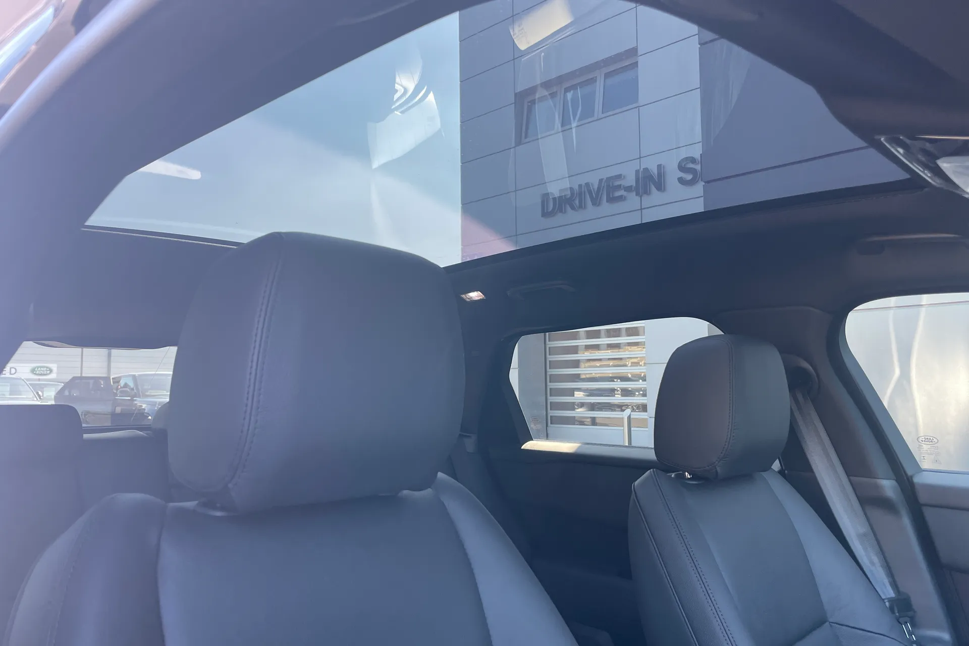 LAND ROVER RANGE ROVER VELAR thumbnail image number 9