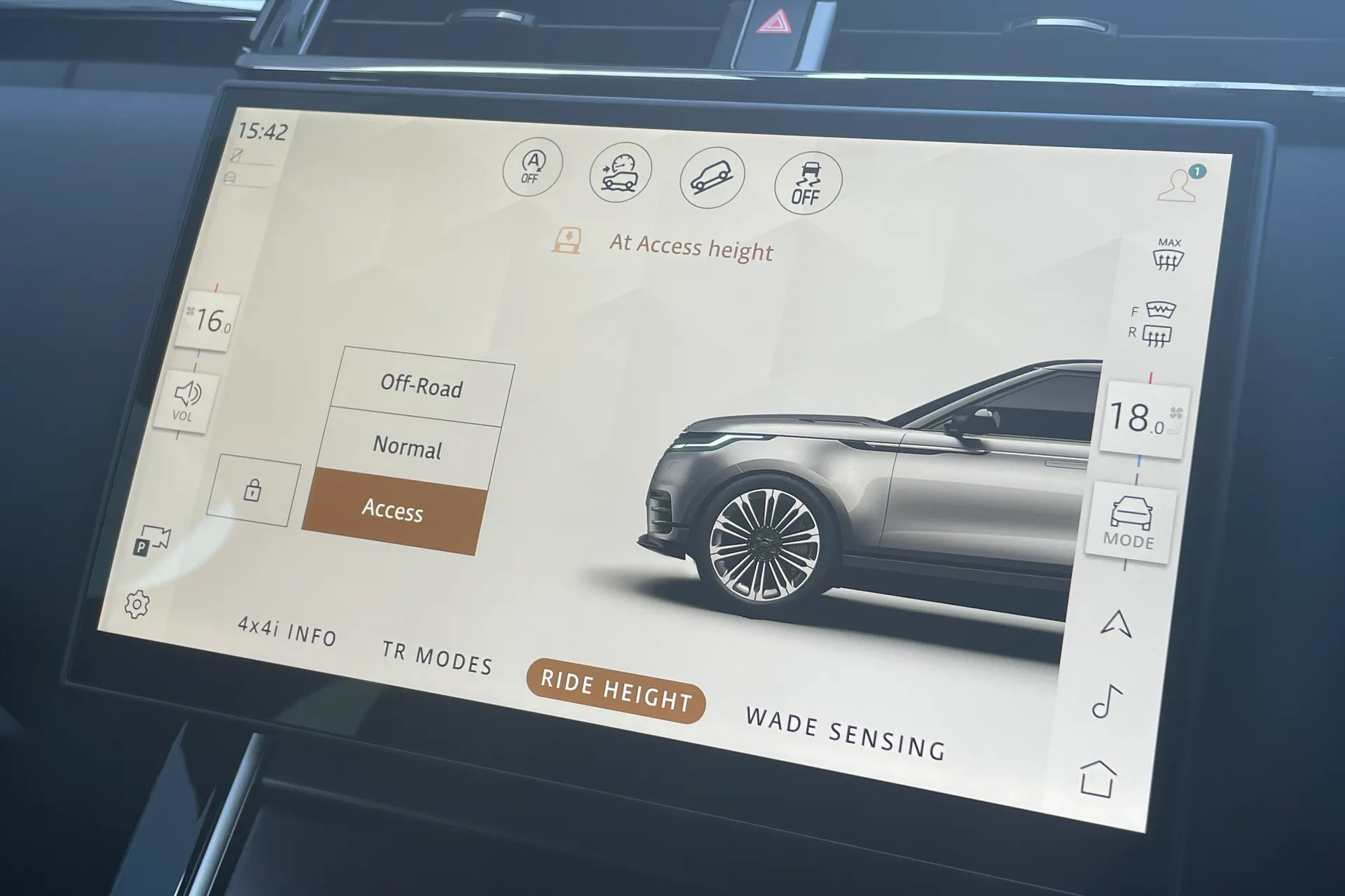 LAND ROVER RANGE ROVER VELAR thumbnail image number 37