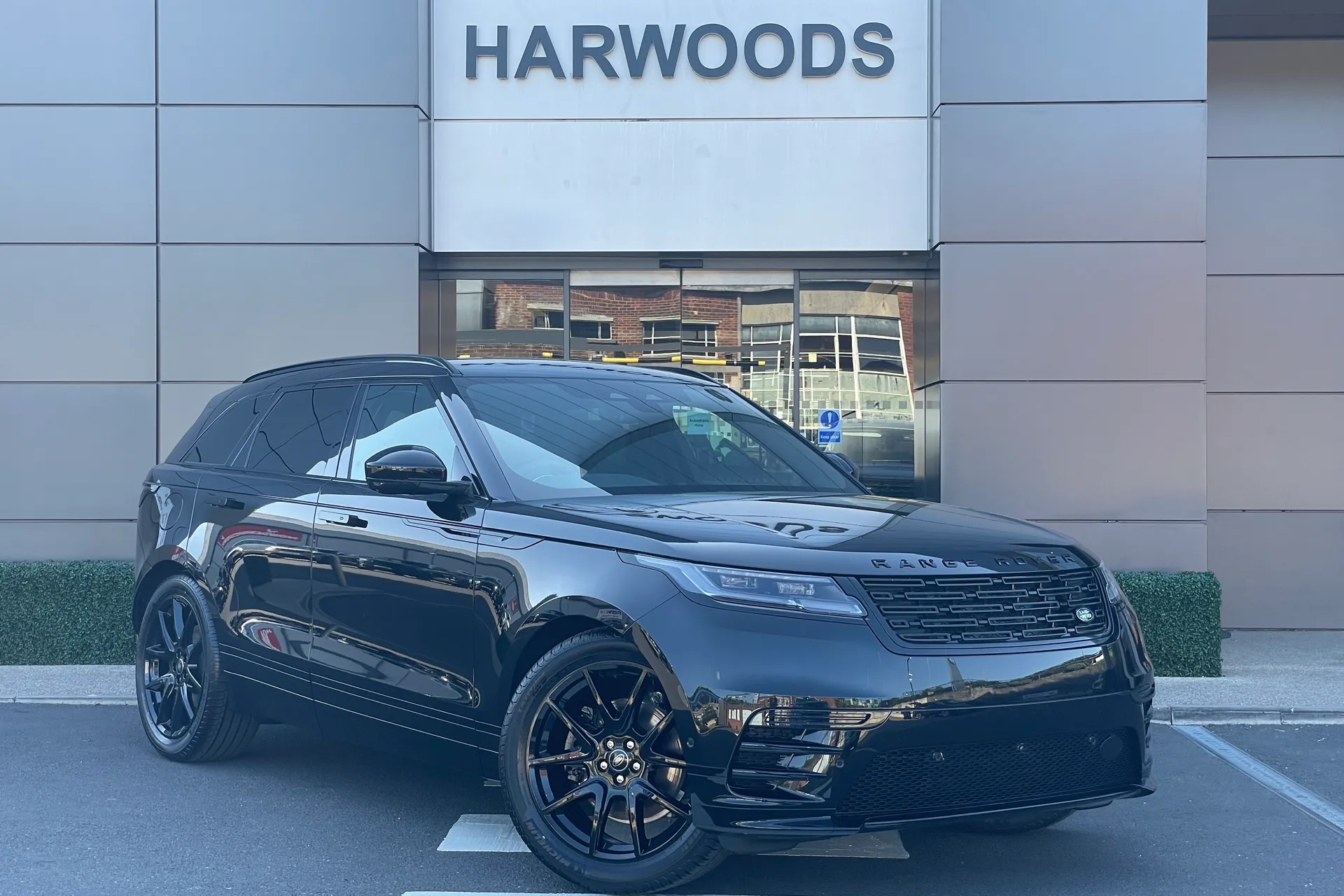 LAND ROVER RANGE ROVER VELAR focused image