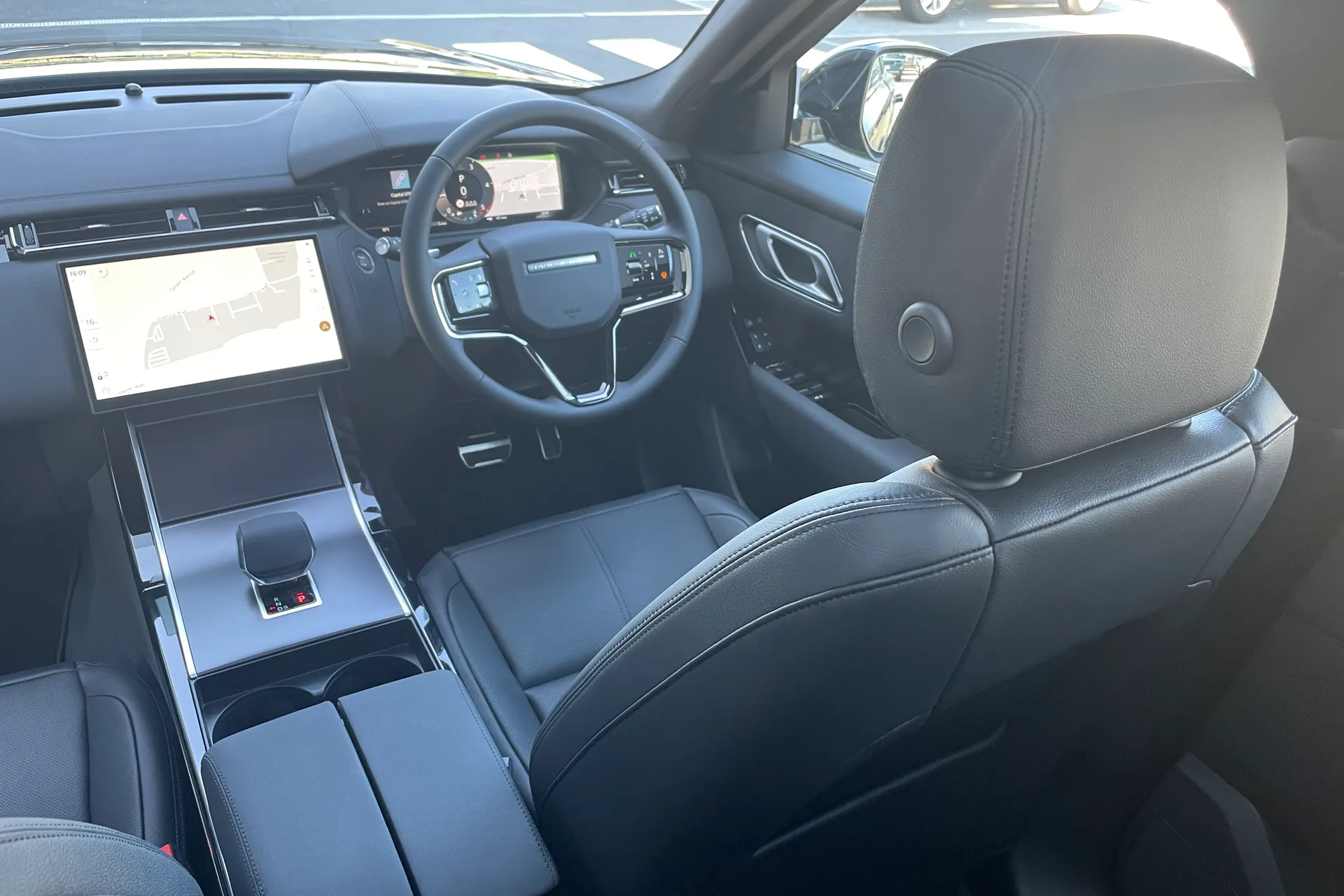 LAND ROVER RANGE ROVER VELAR thumbnail image number 49