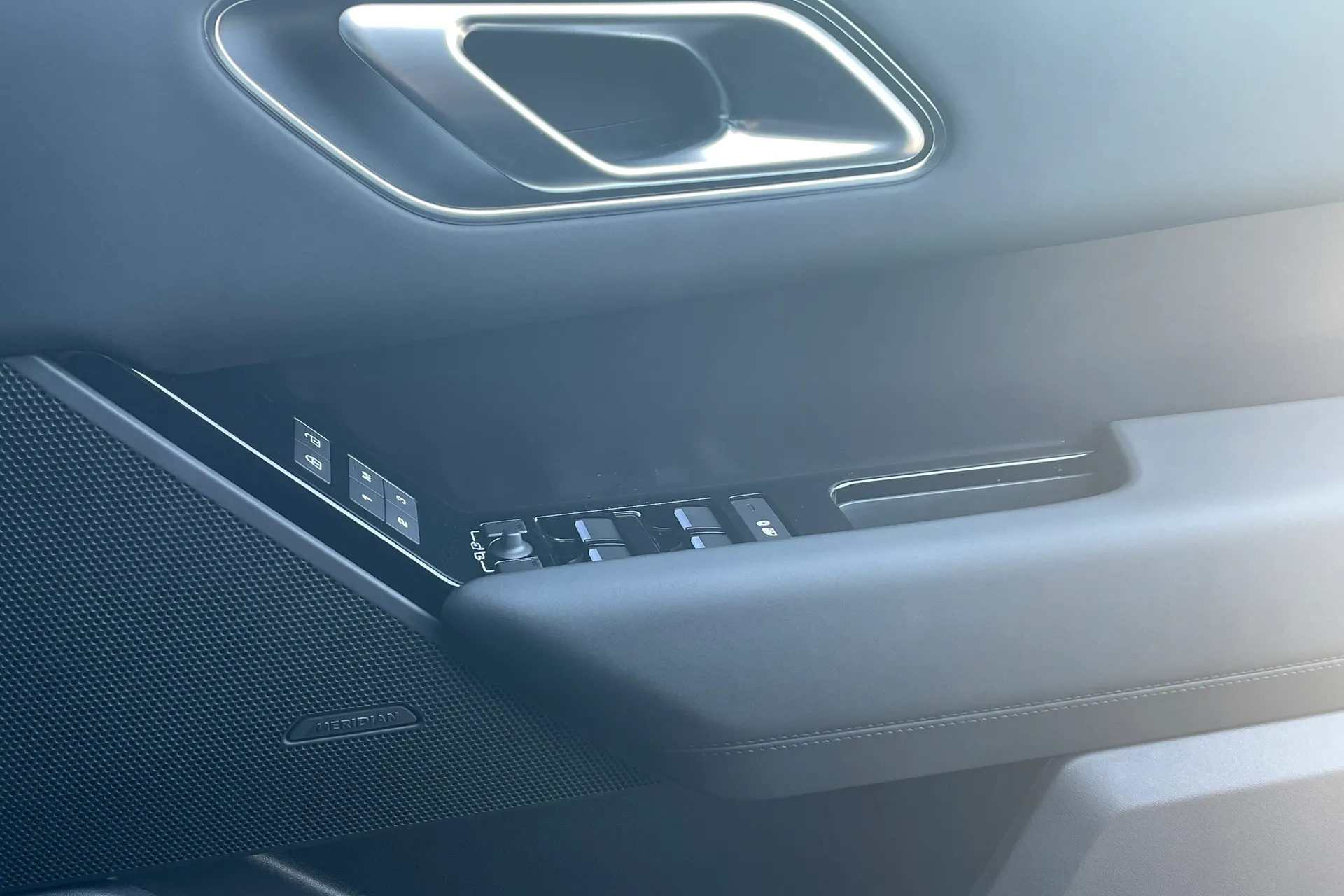 LAND ROVER RANGE ROVER VELAR thumbnail image number 38
