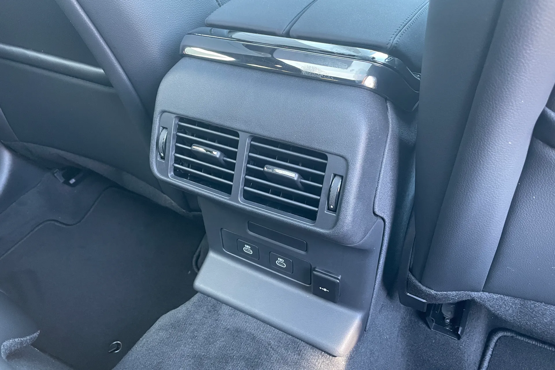 LAND ROVER RANGE ROVER VELAR thumbnail image number 43