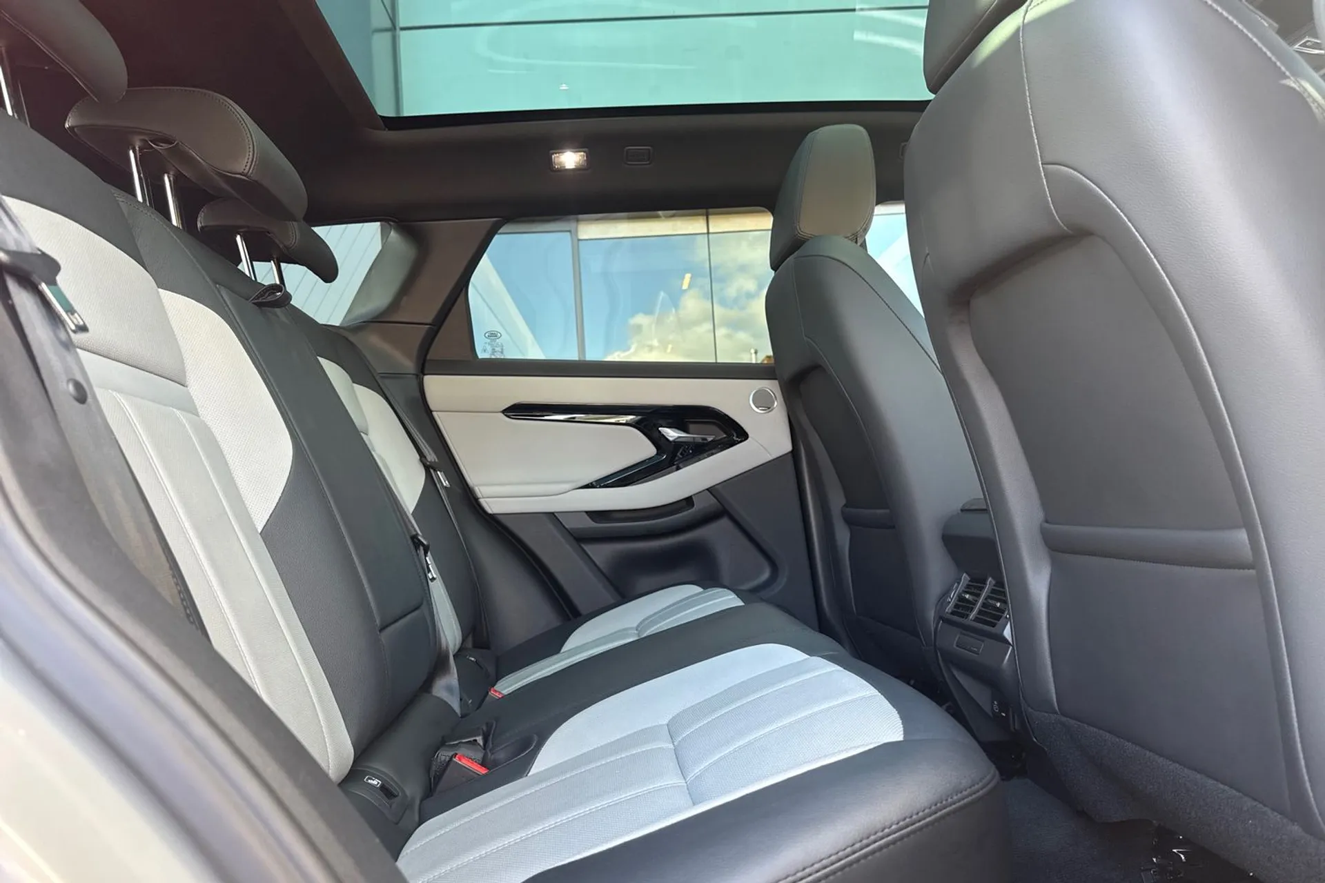 LAND ROVER RANGE ROVER EVOQUE thumbnail image number 36