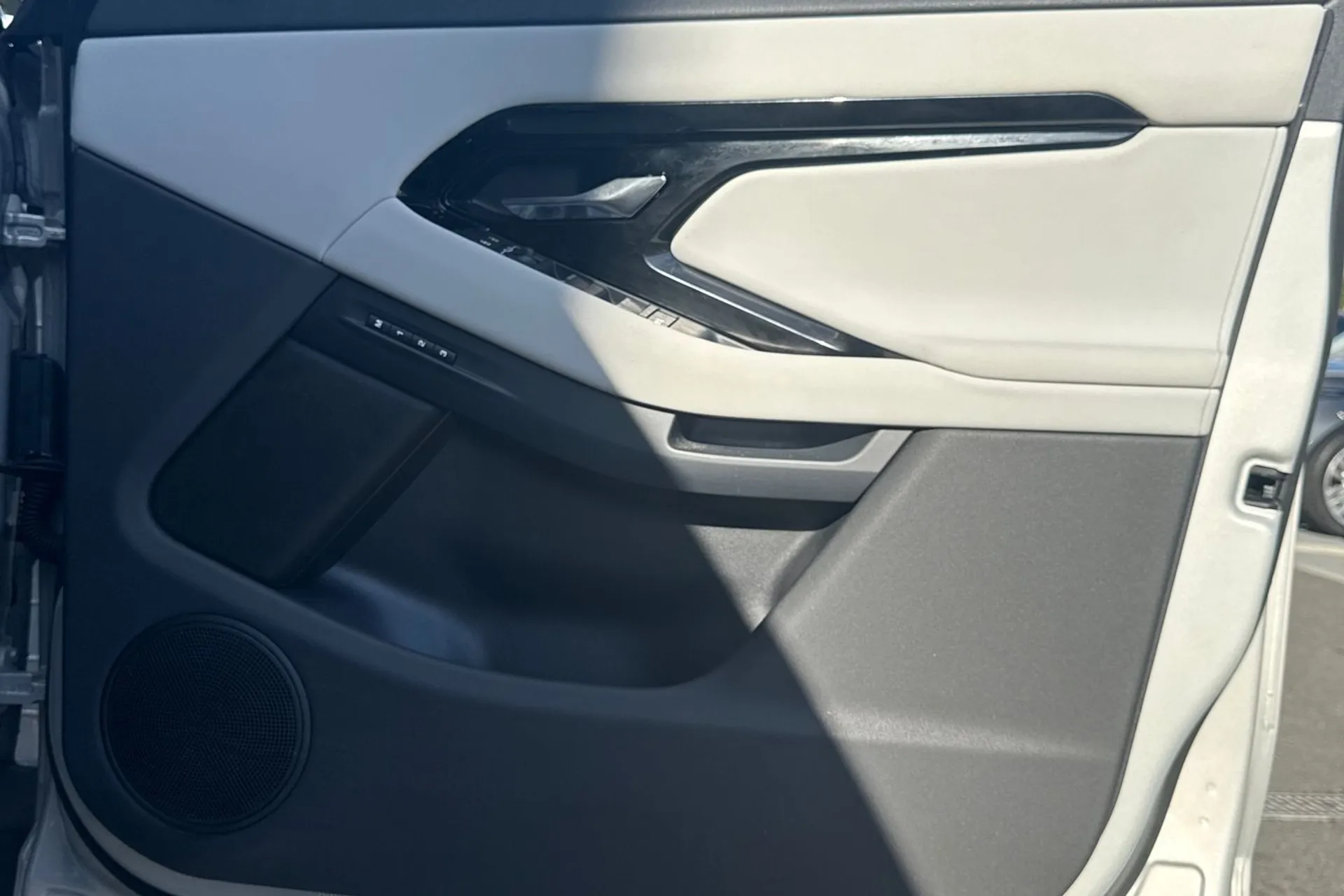 LAND ROVER RANGE ROVER EVOQUE thumbnail image number 21