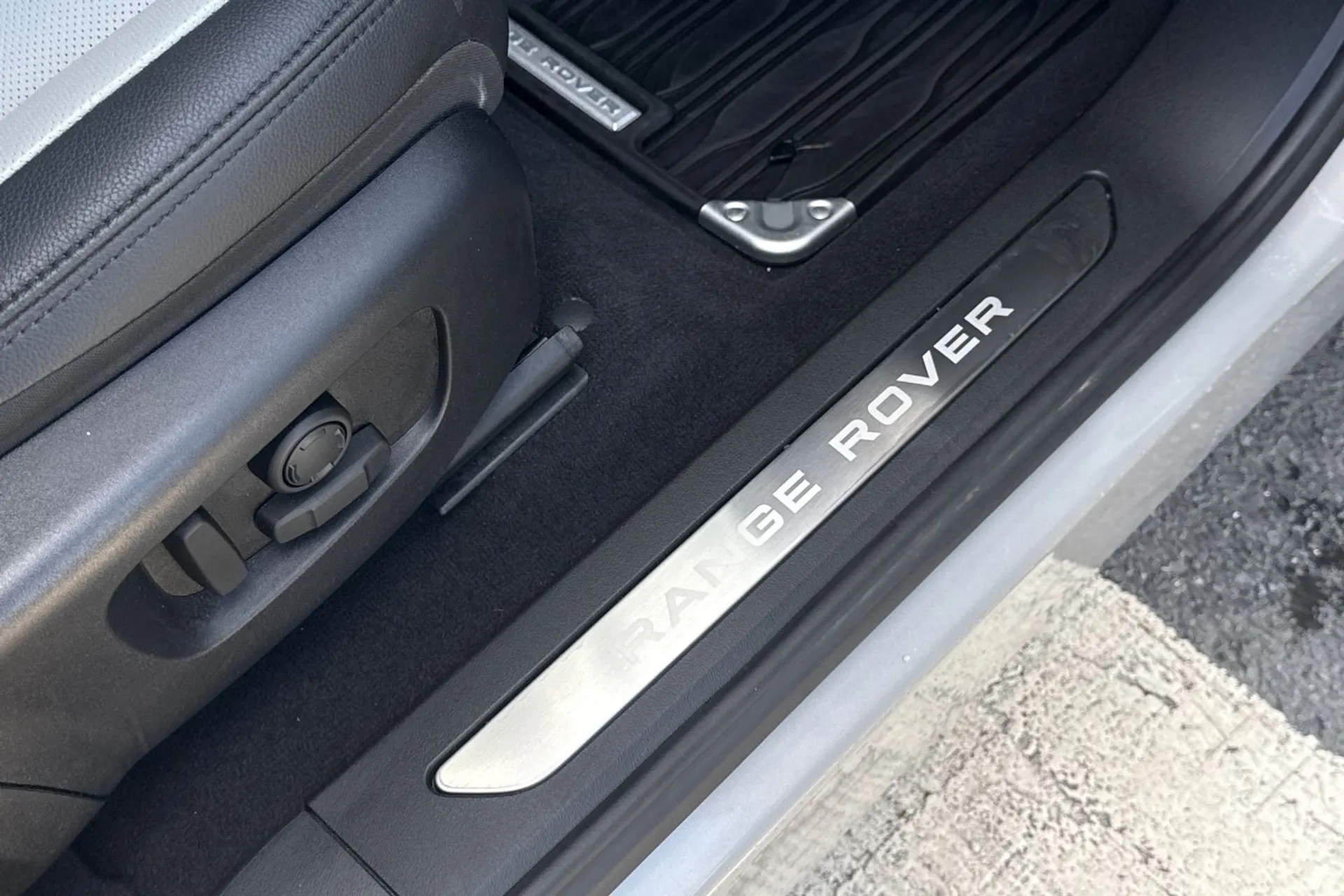 LAND ROVER RANGE ROVER EVOQUE thumbnail image number 18