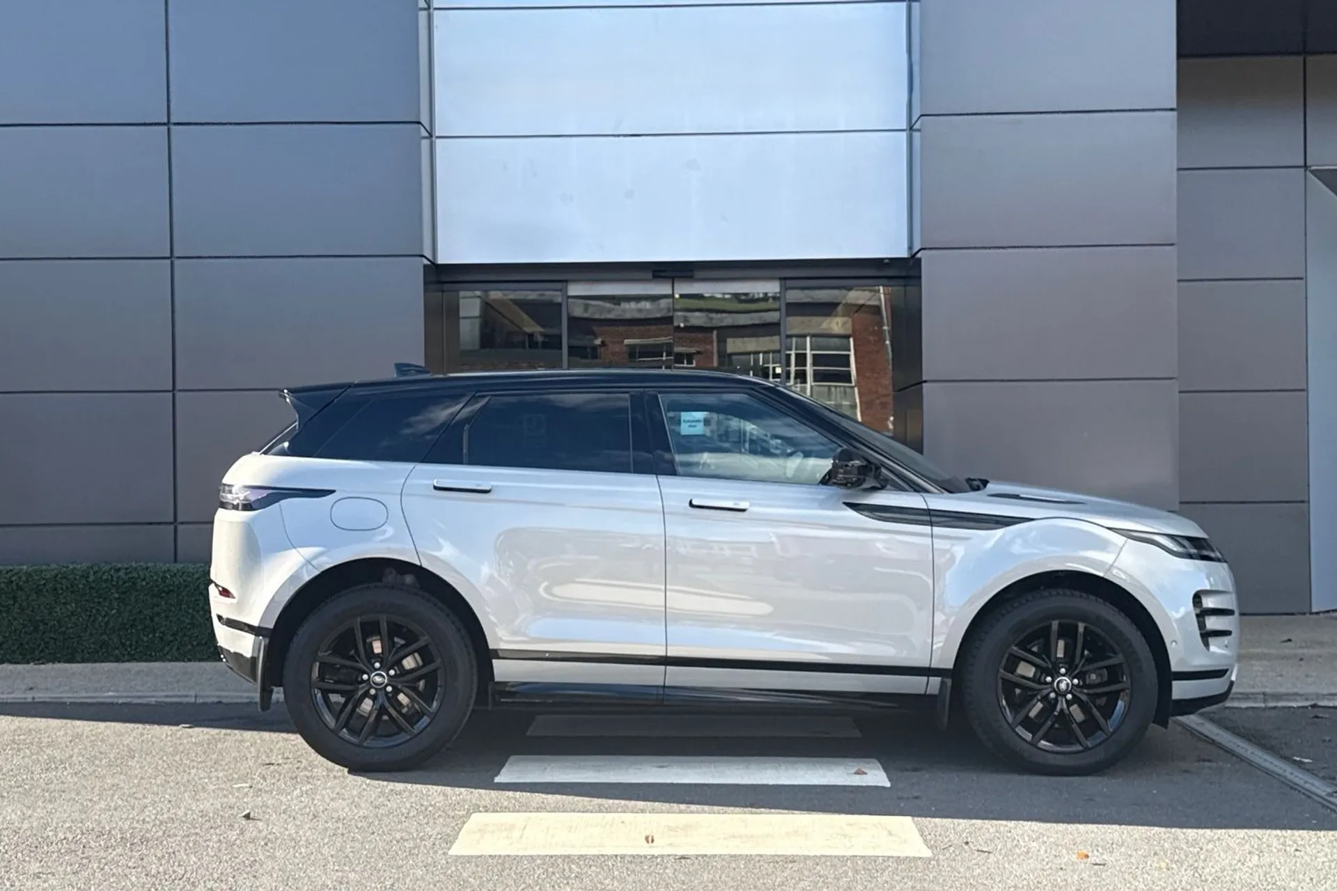 LAND ROVER RANGE ROVER EVOQUE thumbnail image number 2