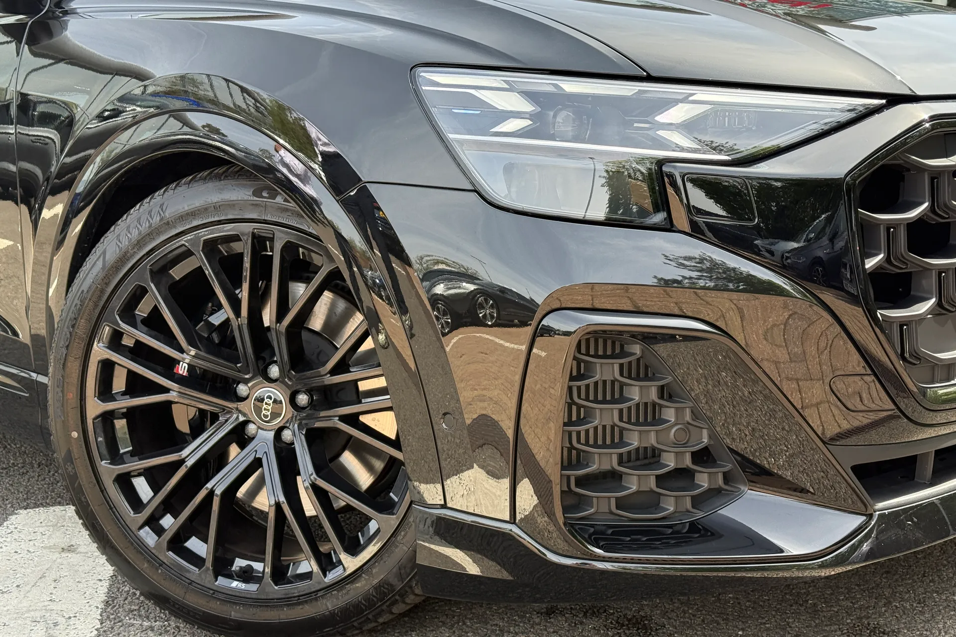 Audi Q8 thumbnail image number 12