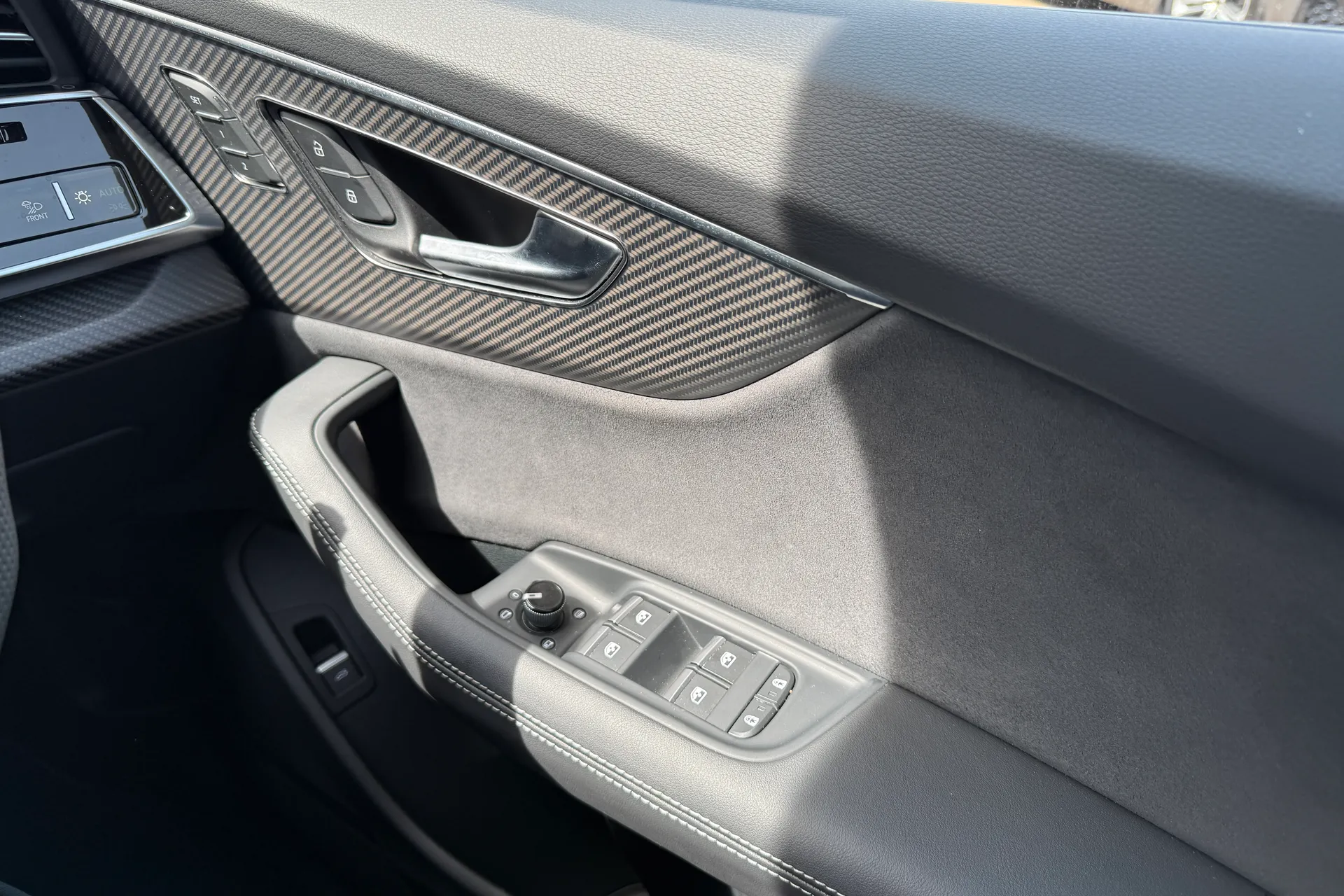 Audi Q8 thumbnail image number 27