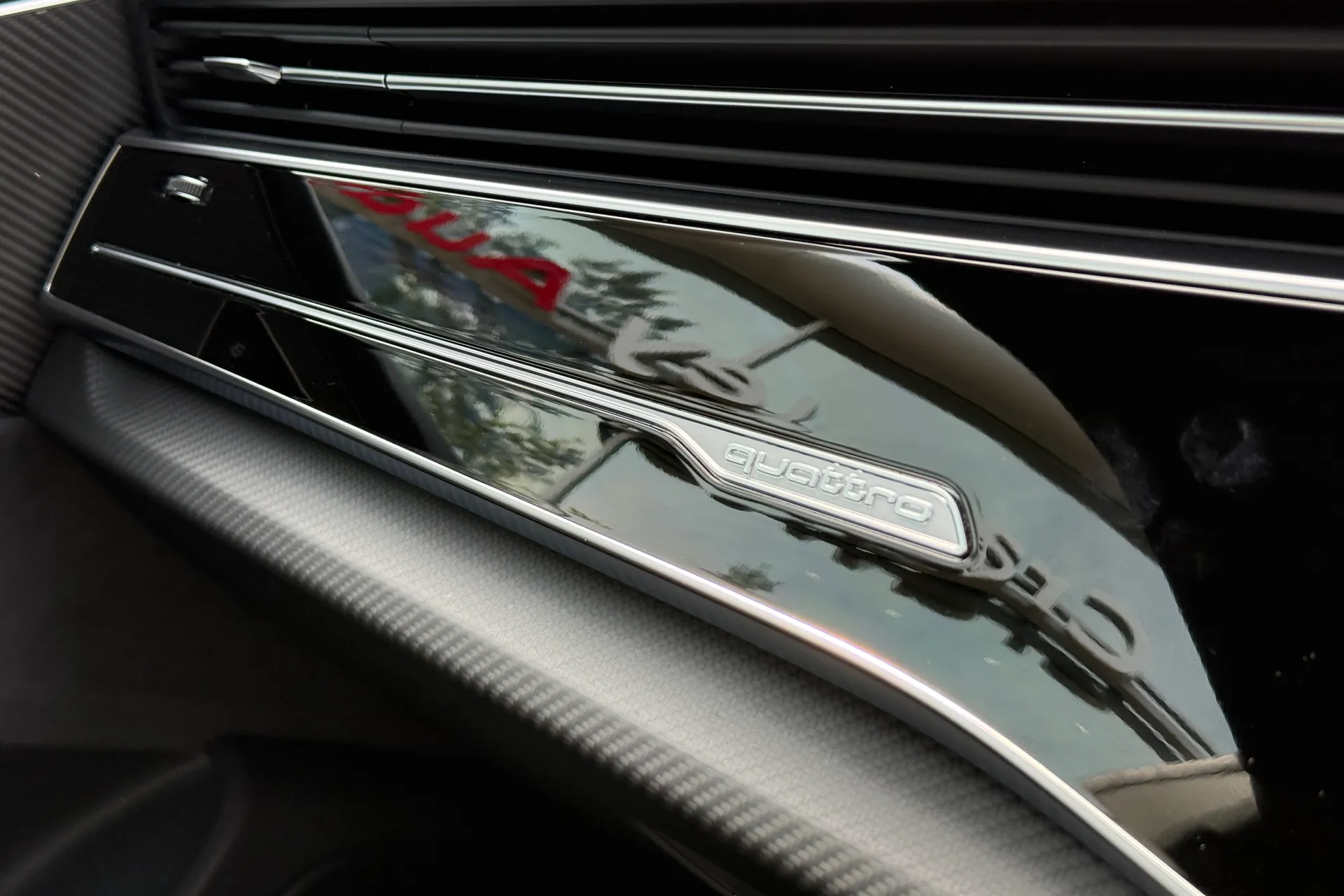 Audi Q8 thumbnail image number 19