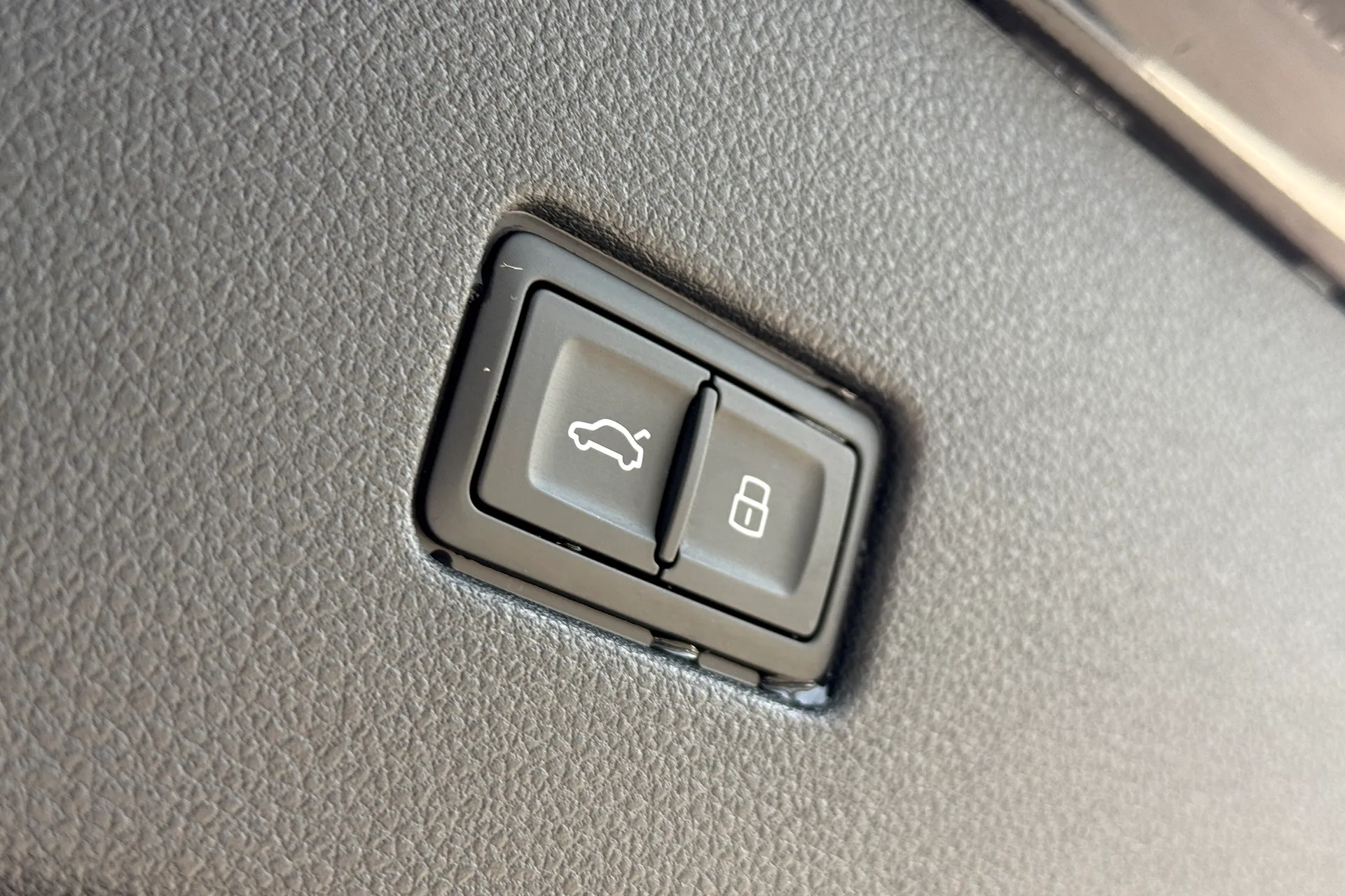 Audi Q8 thumbnail image number 46