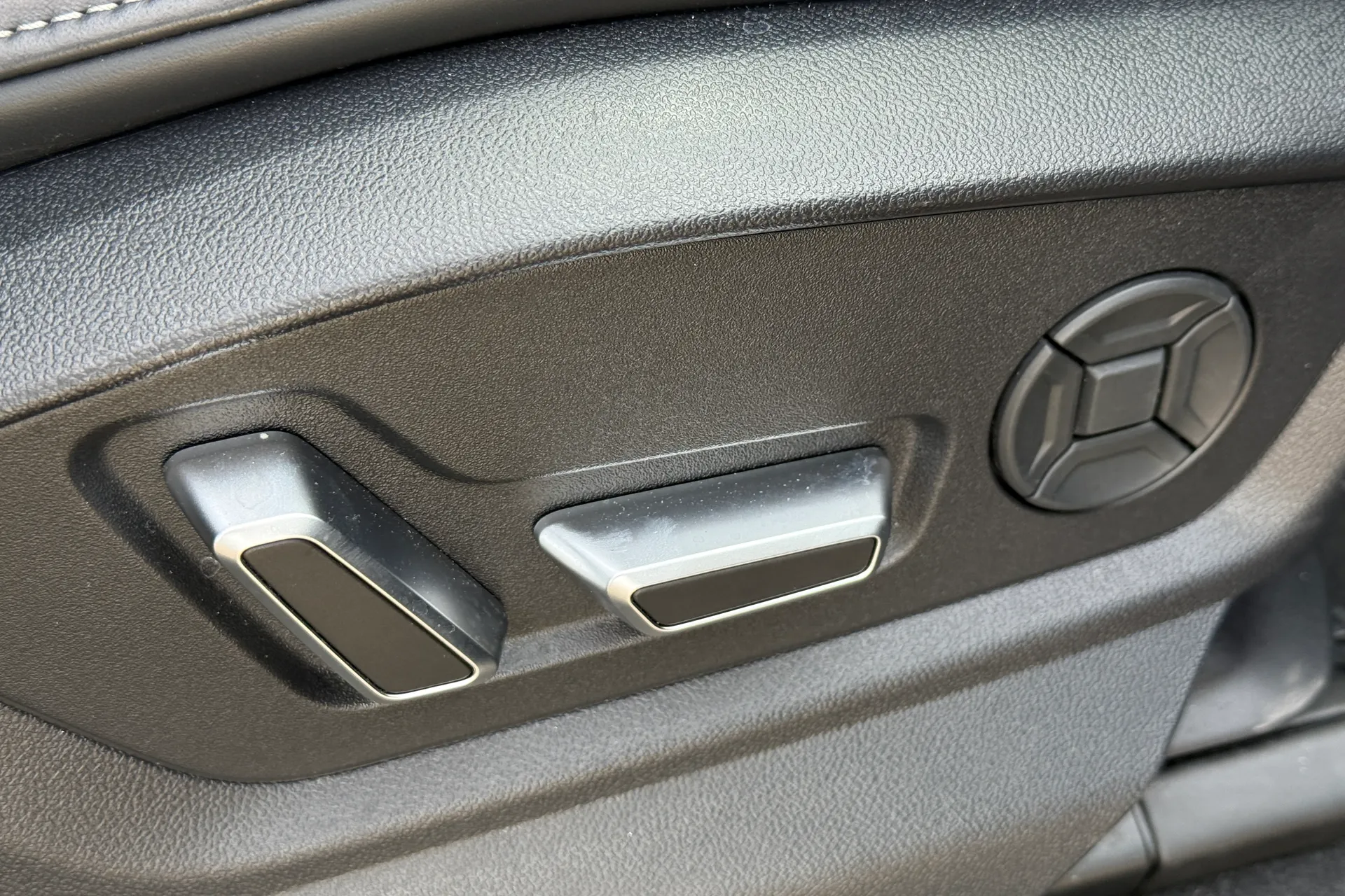 Audi Q8 thumbnail image number 16