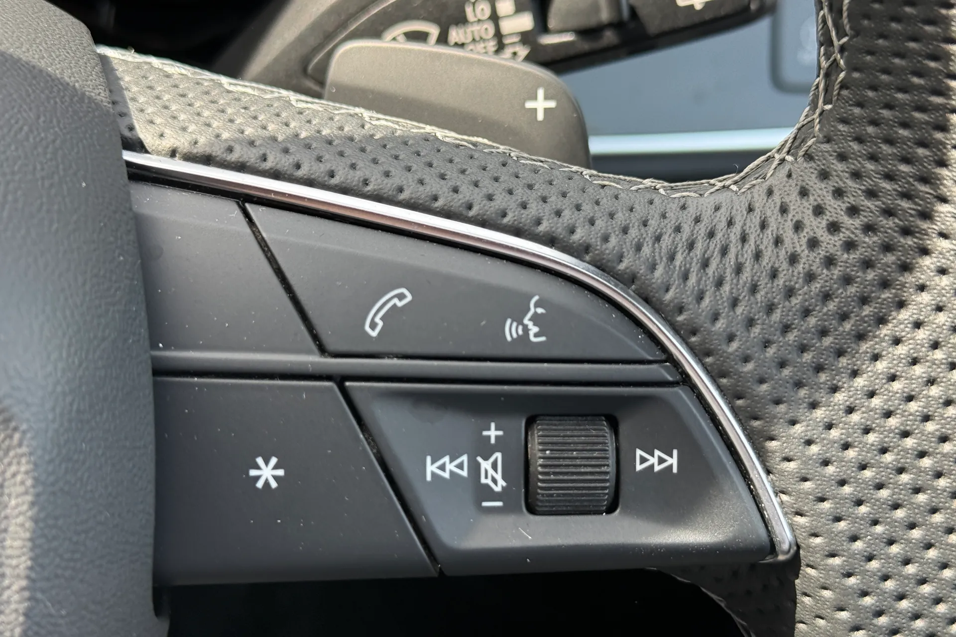 Audi Q8 thumbnail image number 26