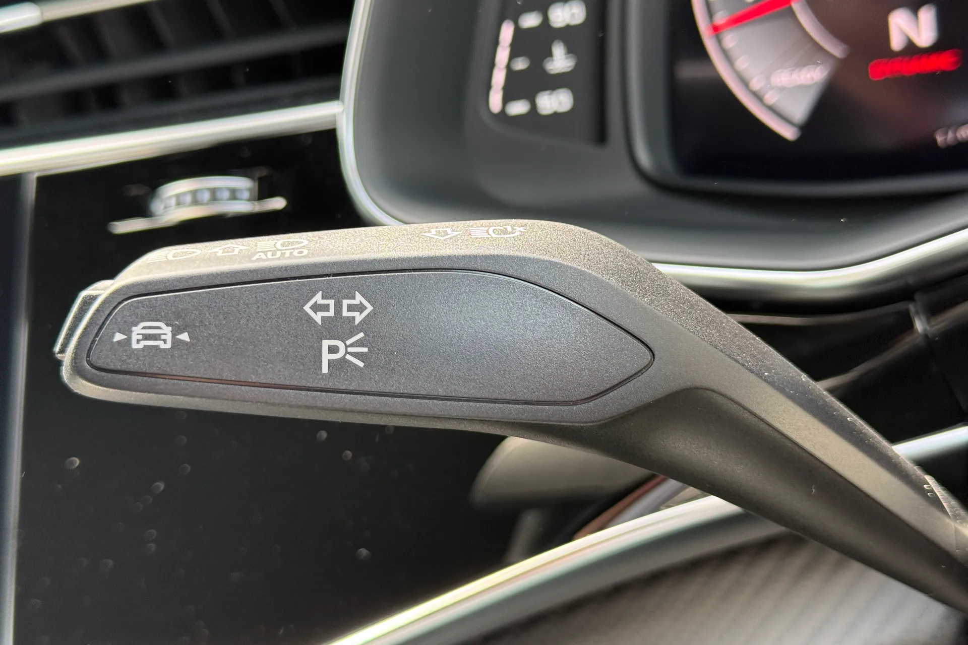 Audi Q8 thumbnail image number 23