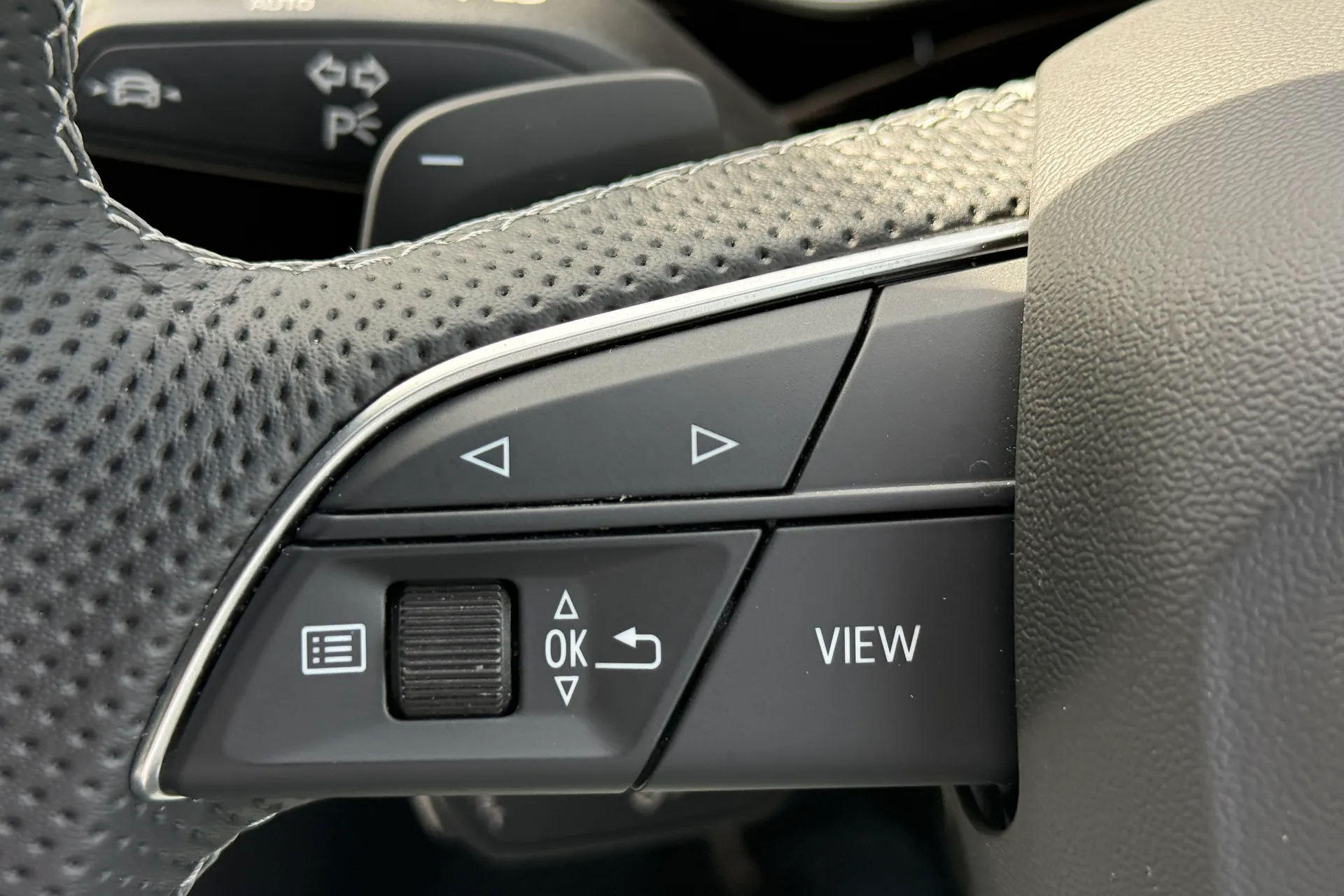 Audi Q8 thumbnail image number 25
