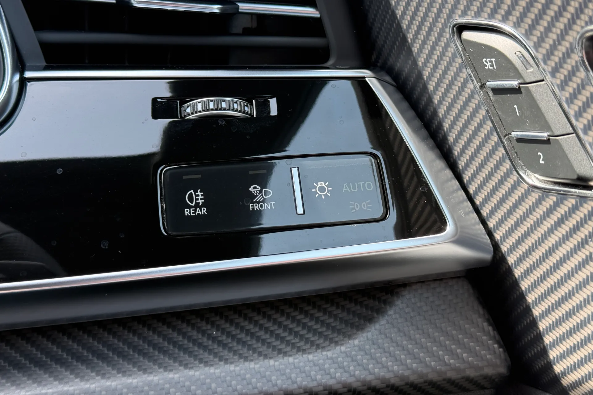 Audi Q8 thumbnail image number 28