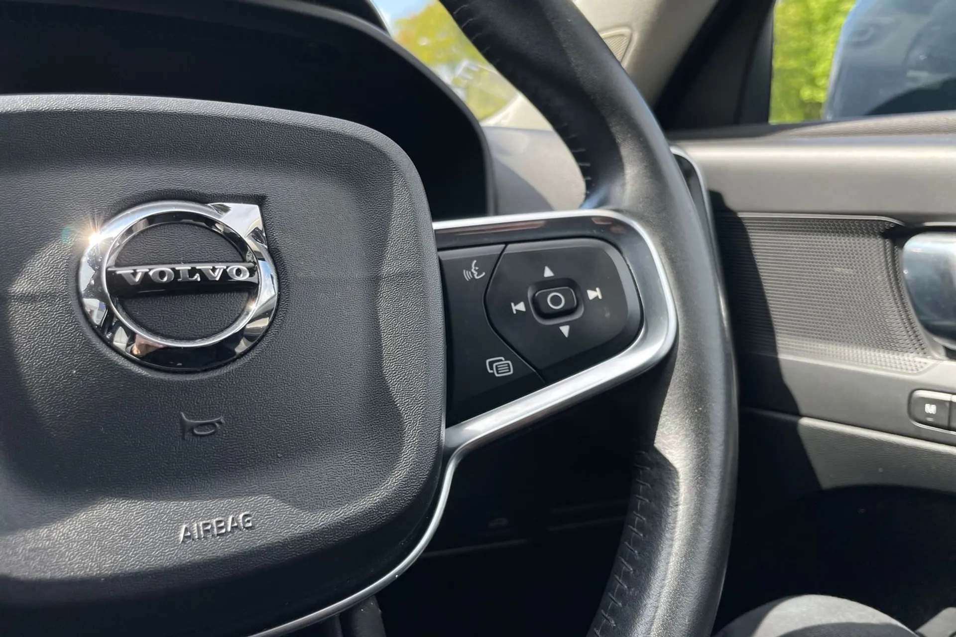 Volvo XC40 thumbnail image number 36