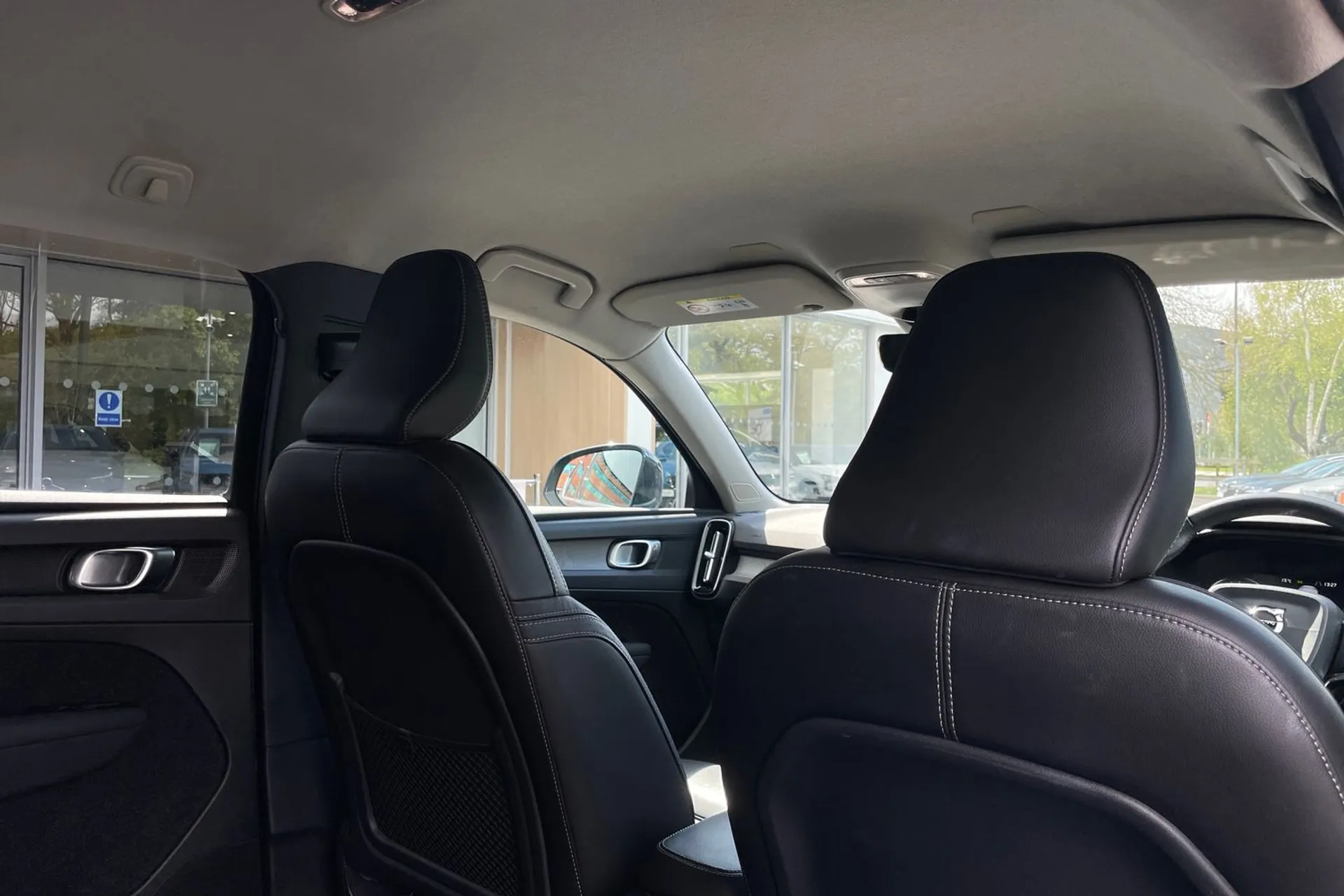 Volvo XC40 thumbnail image number 23