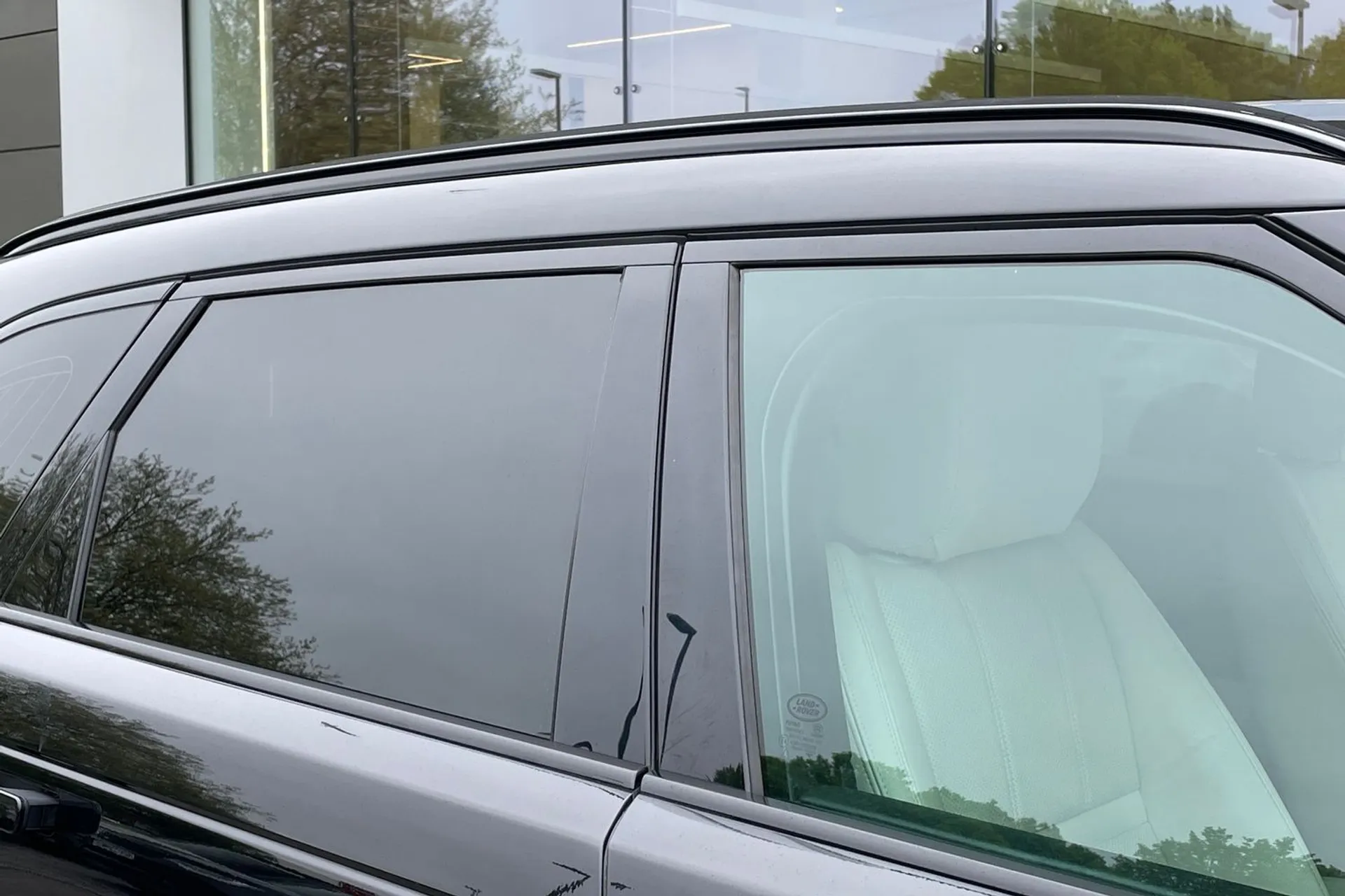 LAND ROVER RANGE ROVER VELAR thumbnail image number 28