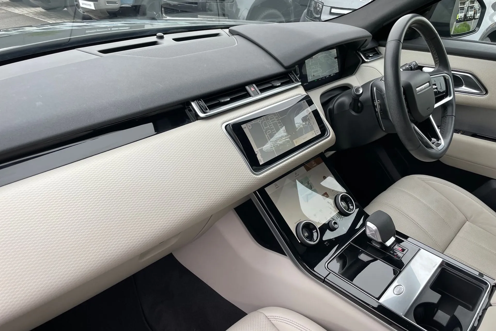 LAND ROVER RANGE ROVER VELAR thumbnail image number 44