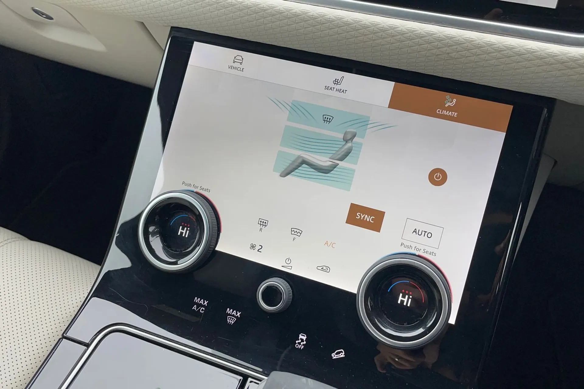 LAND ROVER RANGE ROVER VELAR thumbnail image number 22