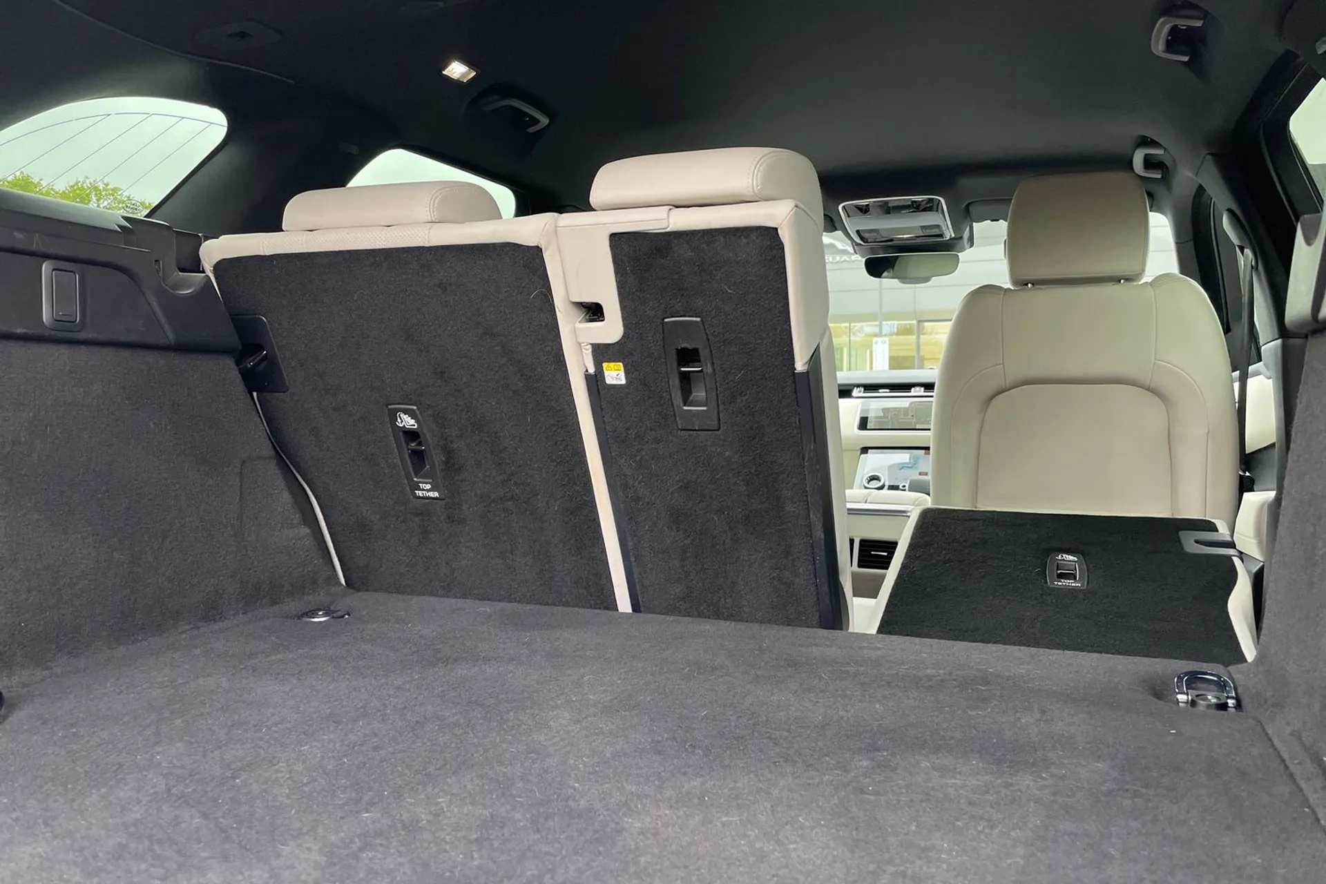 LAND ROVER RANGE ROVER VELAR thumbnail image number 35