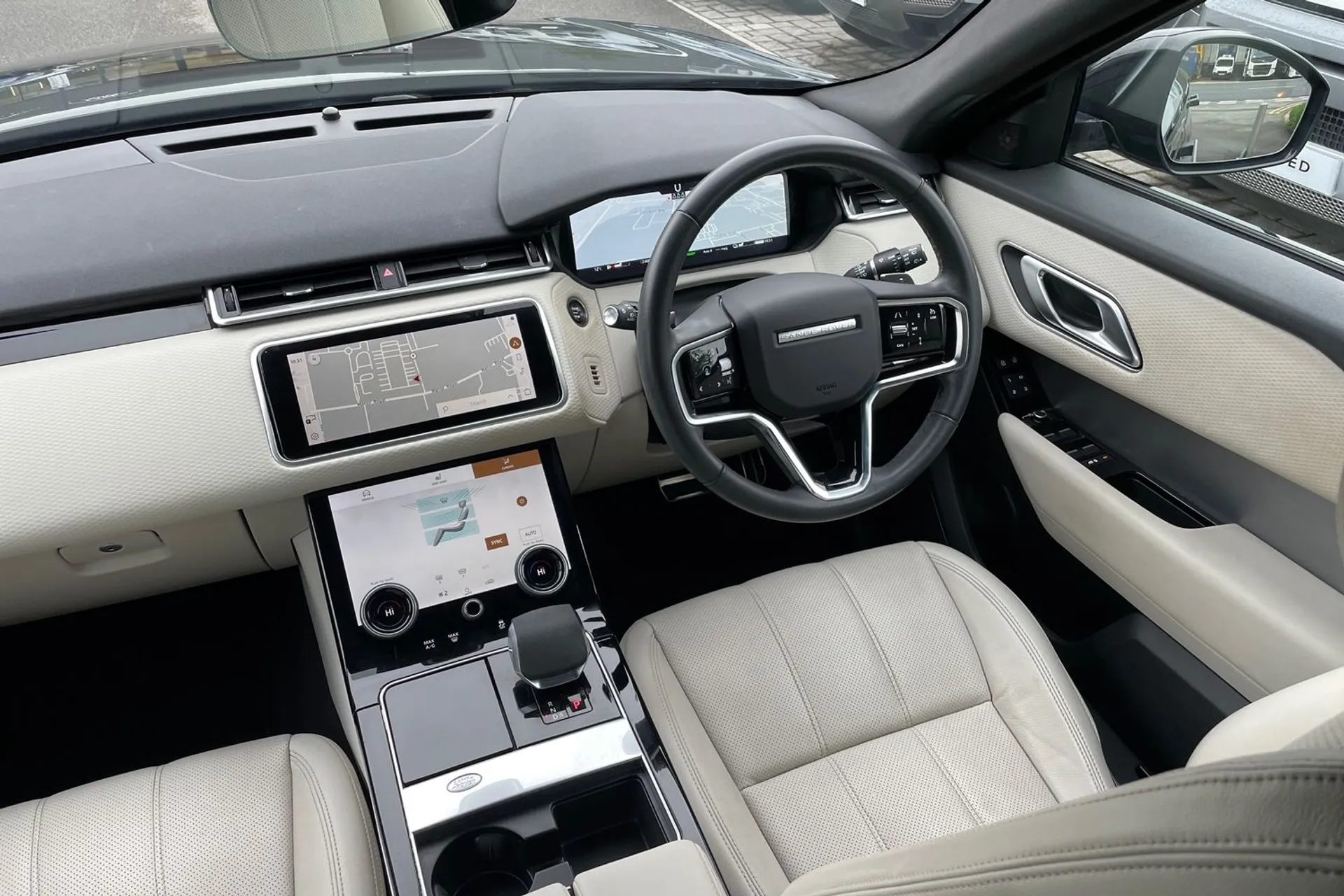 LAND ROVER RANGE ROVER VELAR thumbnail image number 26