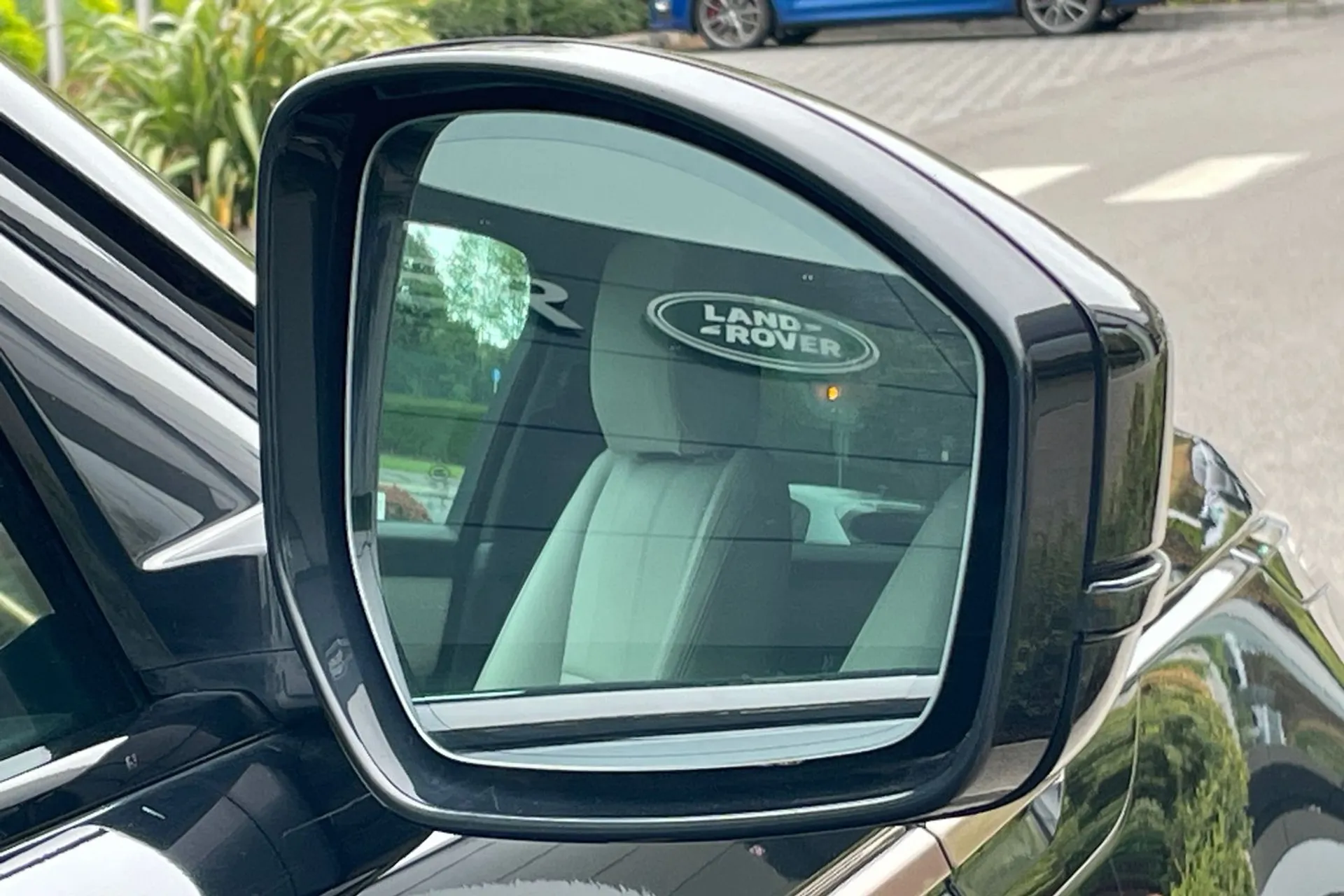 LAND ROVER RANGE ROVER VELAR thumbnail image number 16