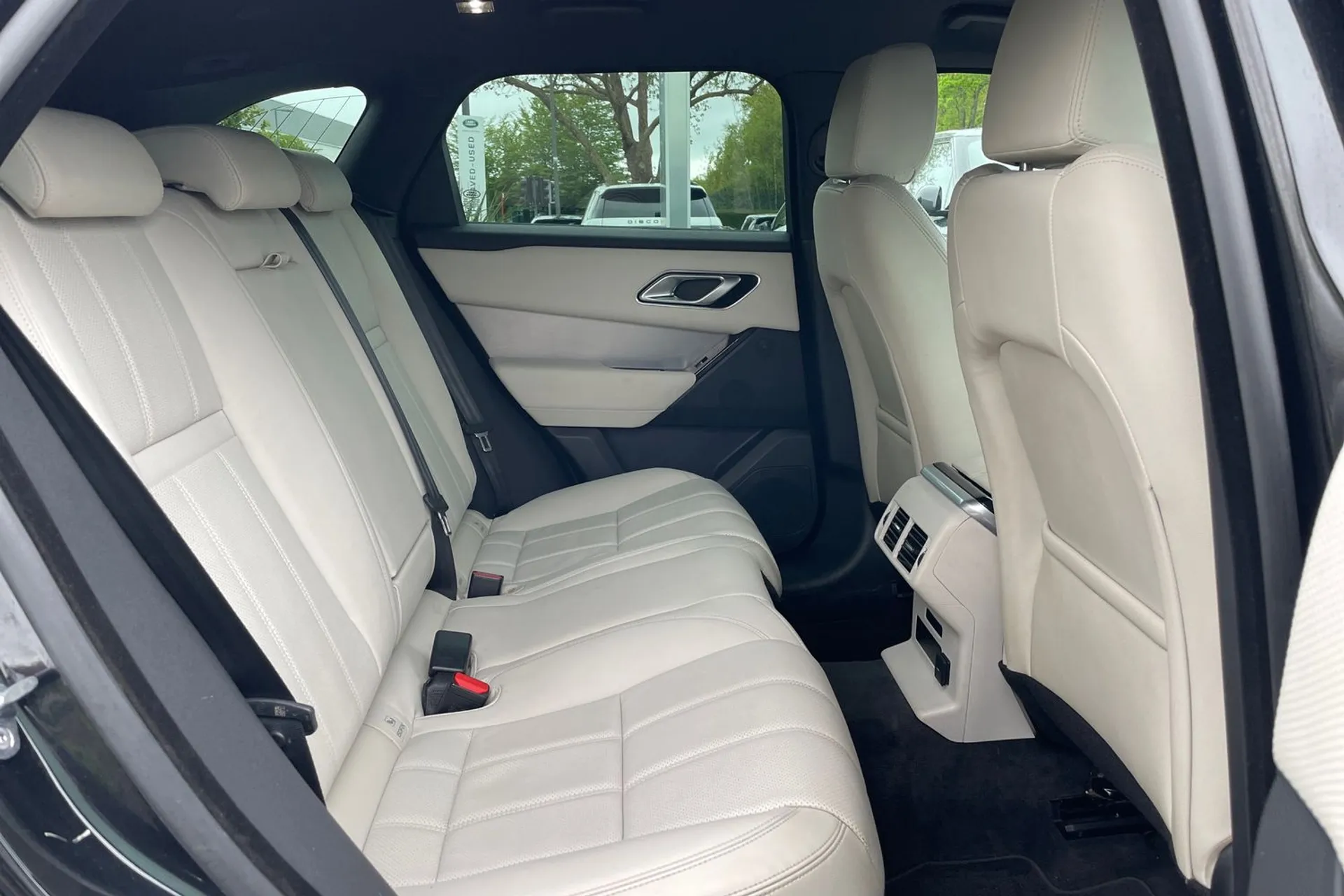 LAND ROVER RANGE ROVER VELAR thumbnail image number 36