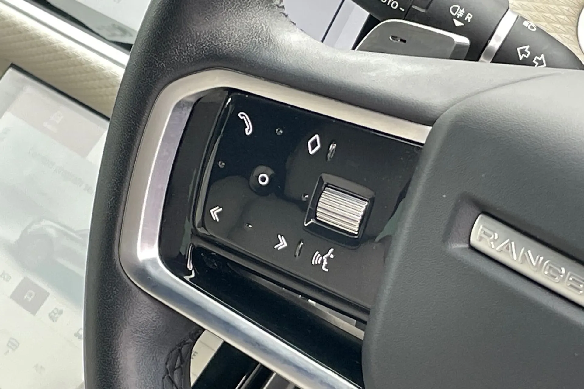 LAND ROVER RANGE ROVER VELAR thumbnail image number 46