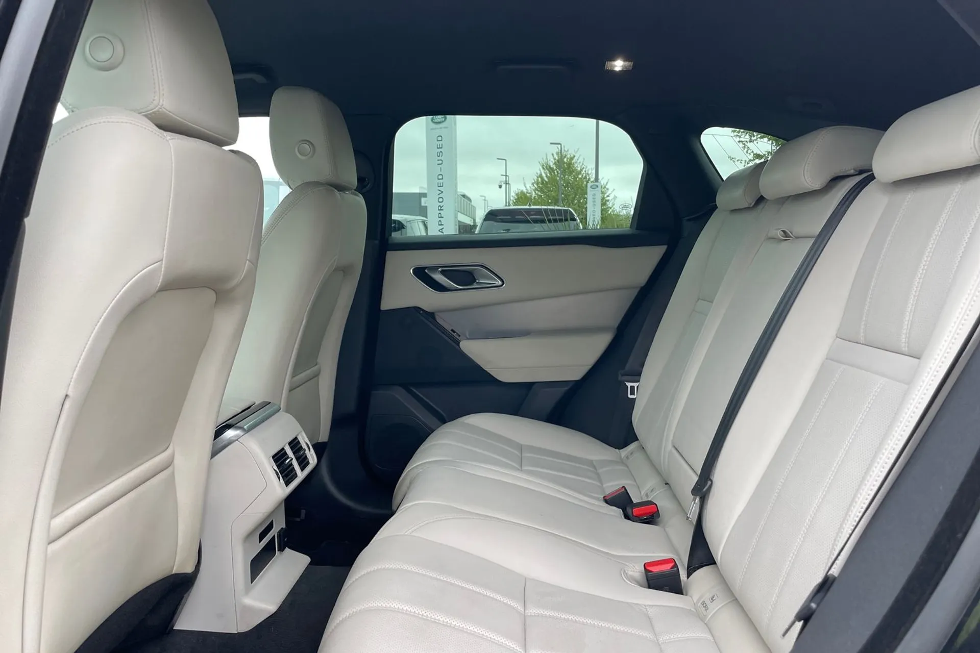 LAND ROVER RANGE ROVER VELAR thumbnail image number 40