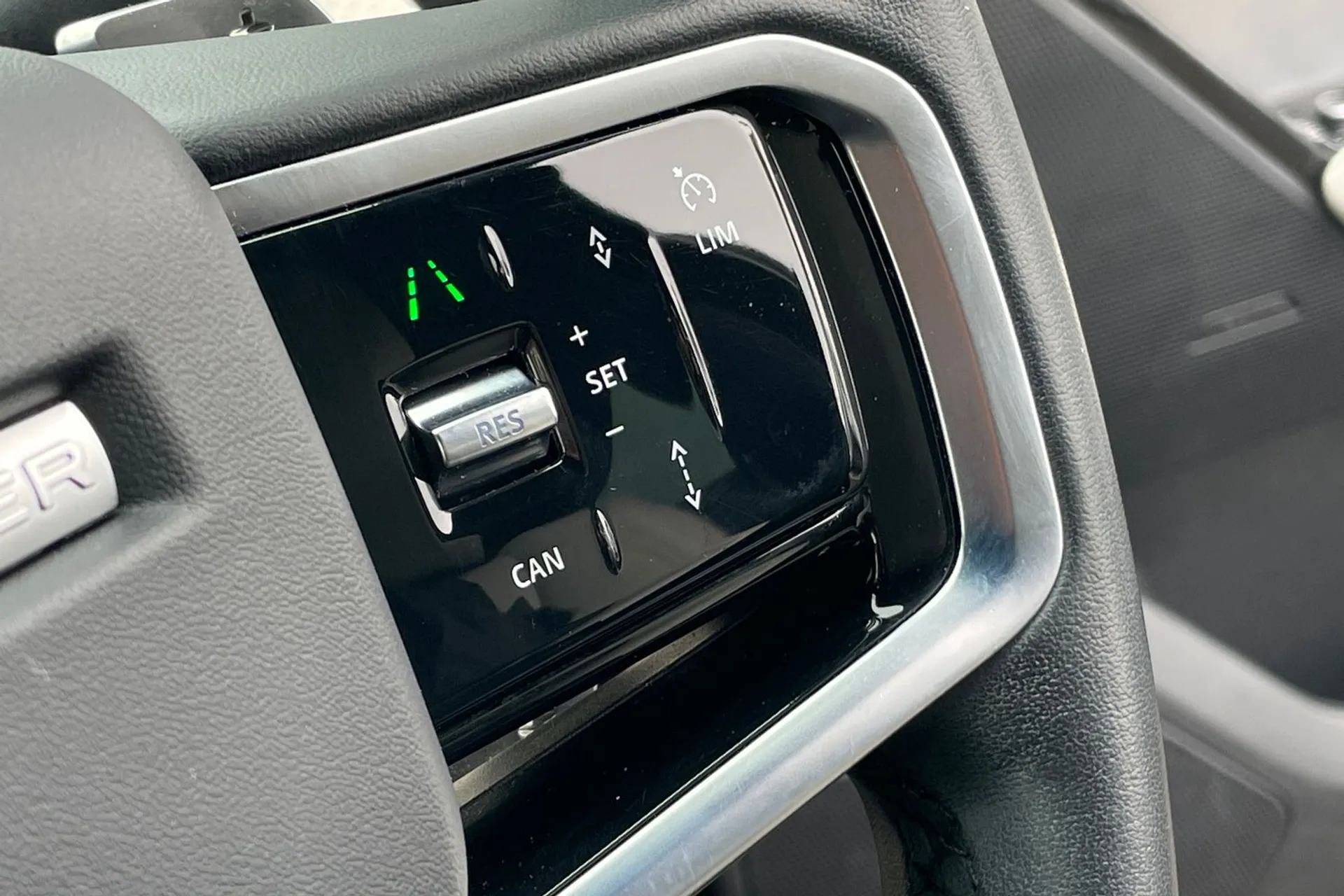 LAND ROVER RANGE ROVER VELAR thumbnail image number 47