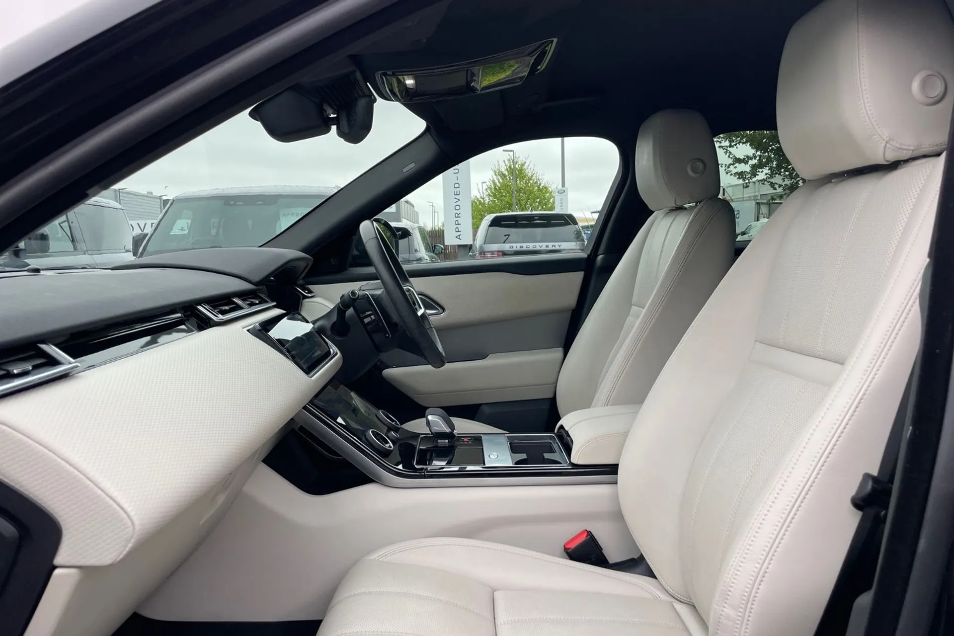 LAND ROVER RANGE ROVER VELAR thumbnail image number 45
