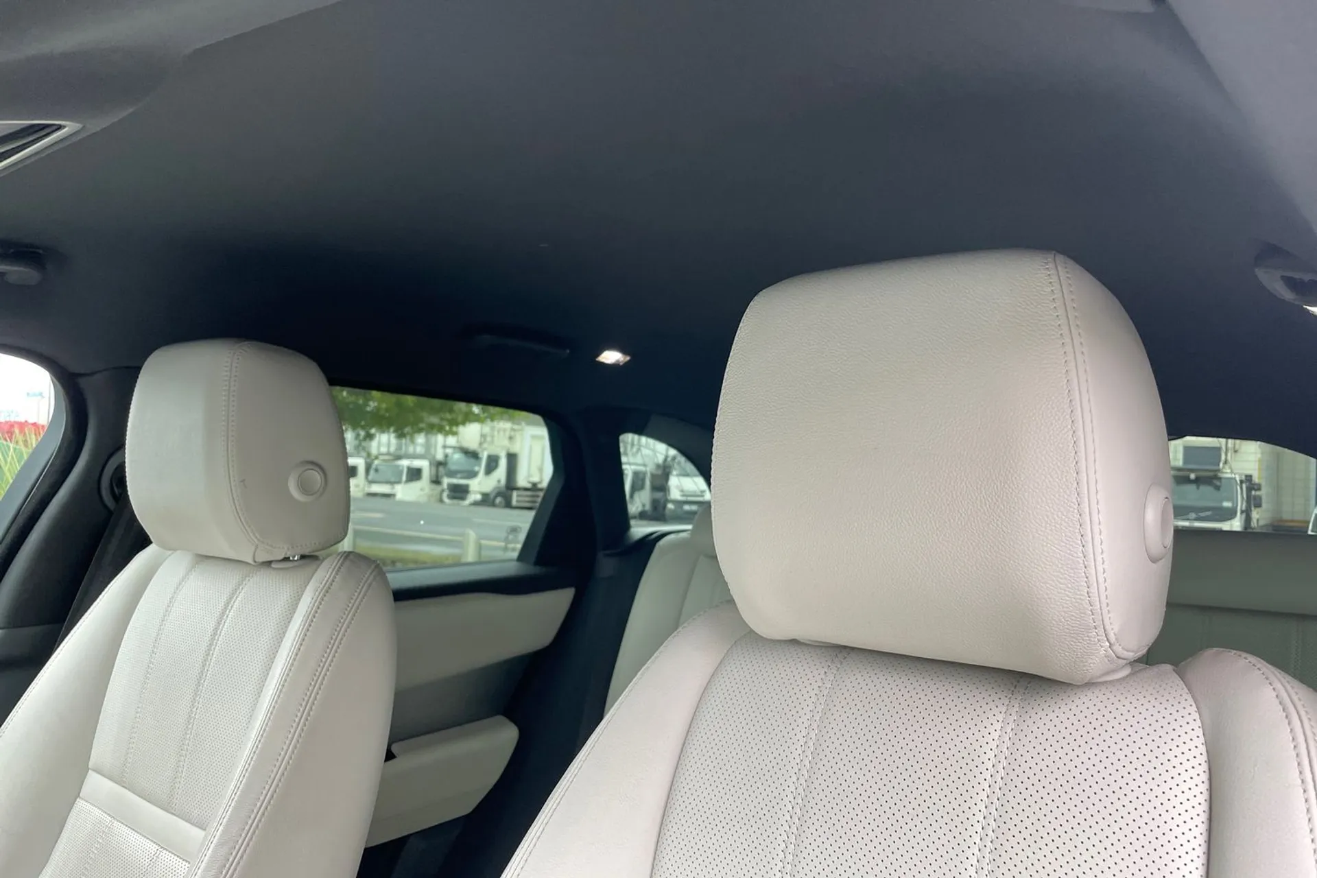 LAND ROVER RANGE ROVER VELAR thumbnail image number 5