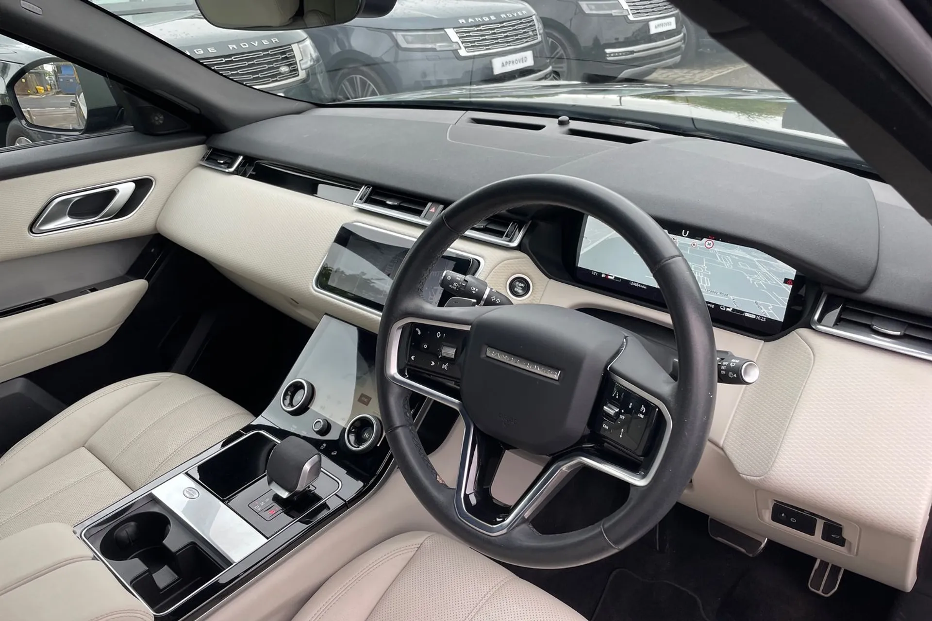 LAND ROVER RANGE ROVER VELAR thumbnail image number 41