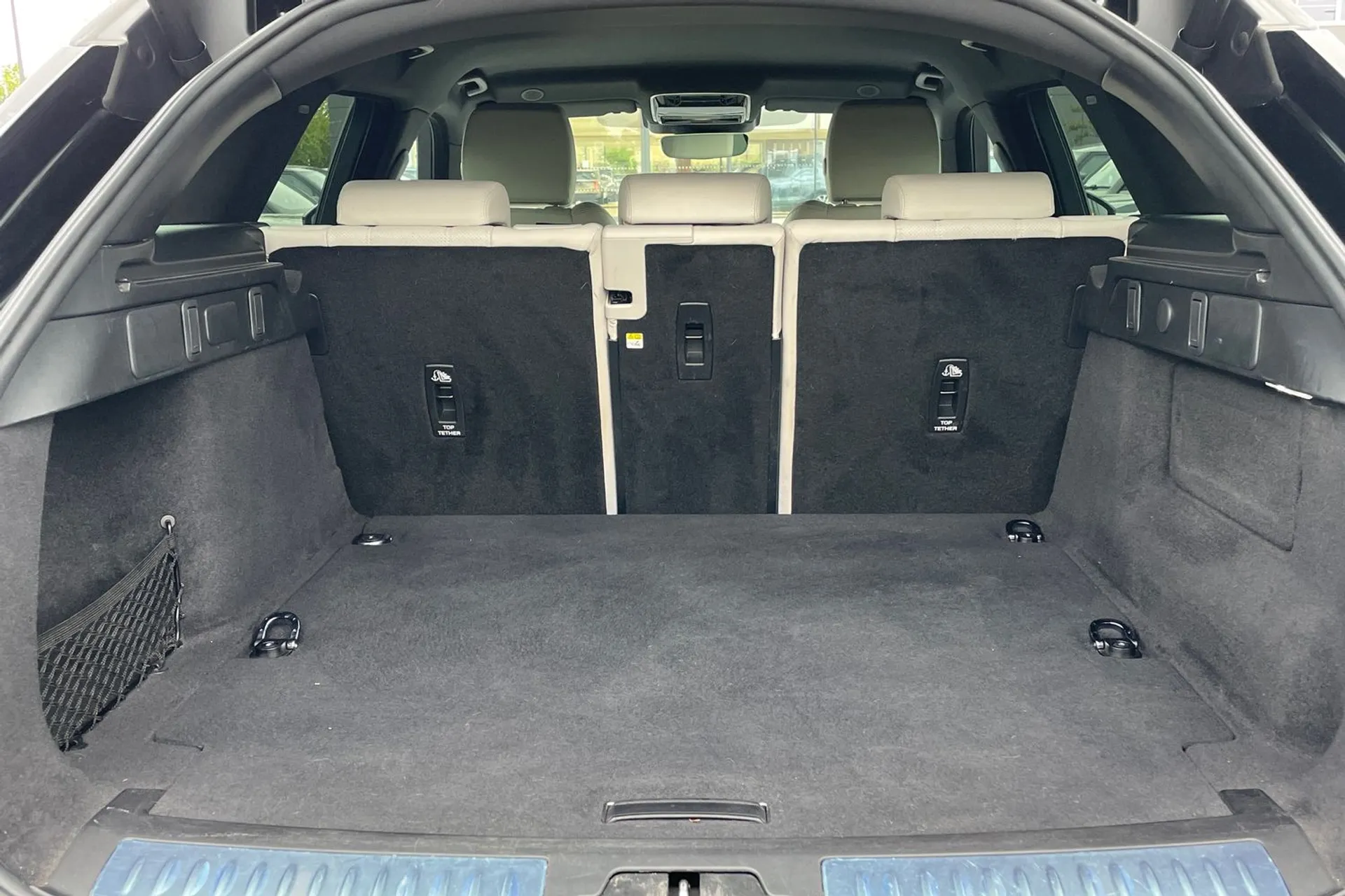 LAND ROVER RANGE ROVER VELAR thumbnail image number 32